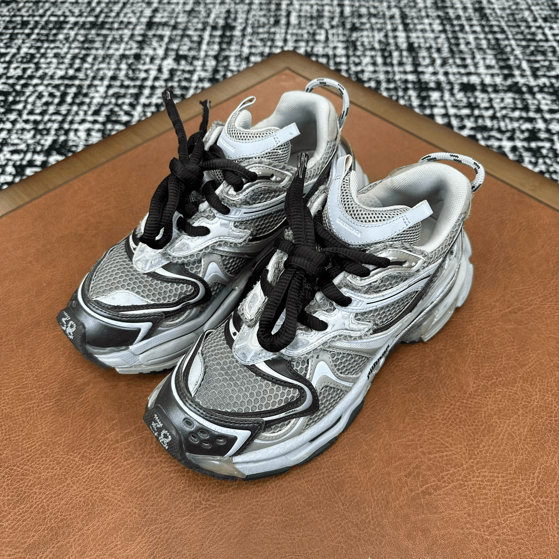 Balenciaga Balenciaga Running White Lowtop Sneakers it_38 Women Size US 8 / IT 38 - 1 Thumbnail