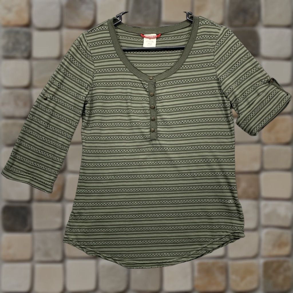 Vintage UNIONBAY Womens Top M Forest Green 3/4 Sleeve Rounded Hem Breathable Cotton Polyester Stripes Lace Holes Pullover Shirt Adults Womens Size M / US 6-8 / IT 42-44 - 1 Thumbnail