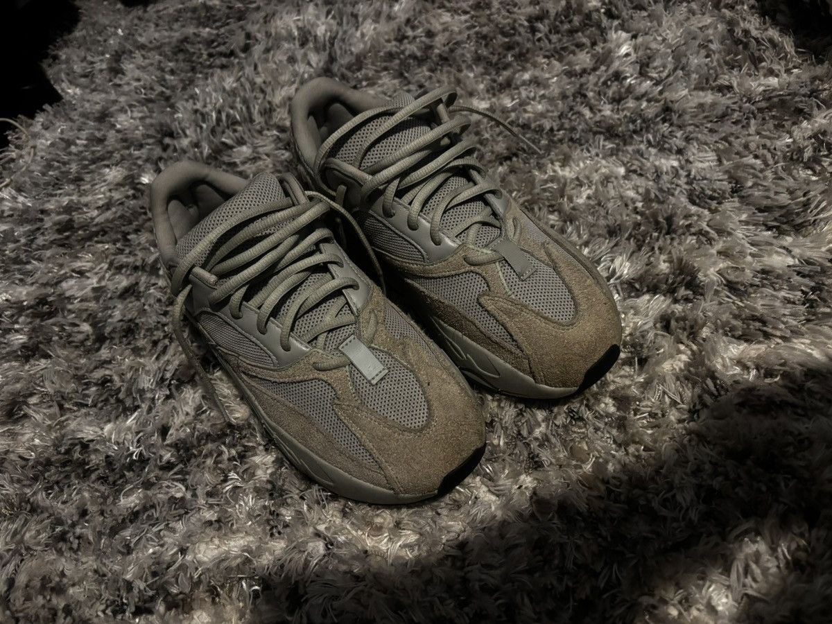Designer Yeezy boost 700 Size US 7.5 / EU 40-41 - 4 Thumbnail