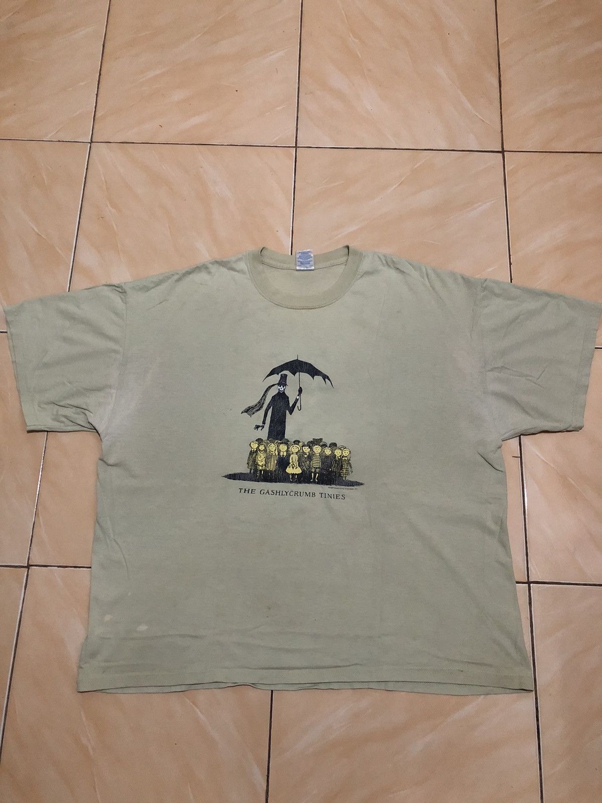 Other Vintage 90s The Gashlycrumb Tinies Erdward Gorey t-shirt Size US XXL / EU 58 / 5 - 1 Thumbnail