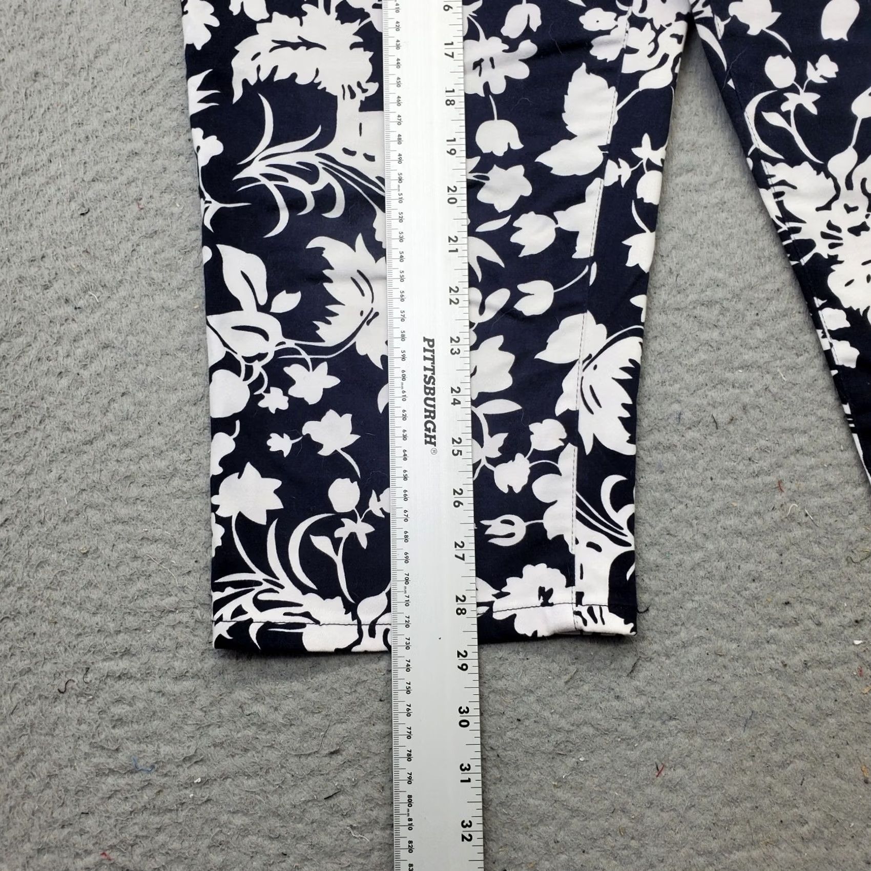 Chaps Chaps Cropped Pants Womens 12P Multicolor Floral Outdoor Low Waist Straight Leg Womens 12P Multicolor Floral Outdoor Low Waist Straight Leg Size 34" / US 12 / IT 48 - 3 Thumbnail