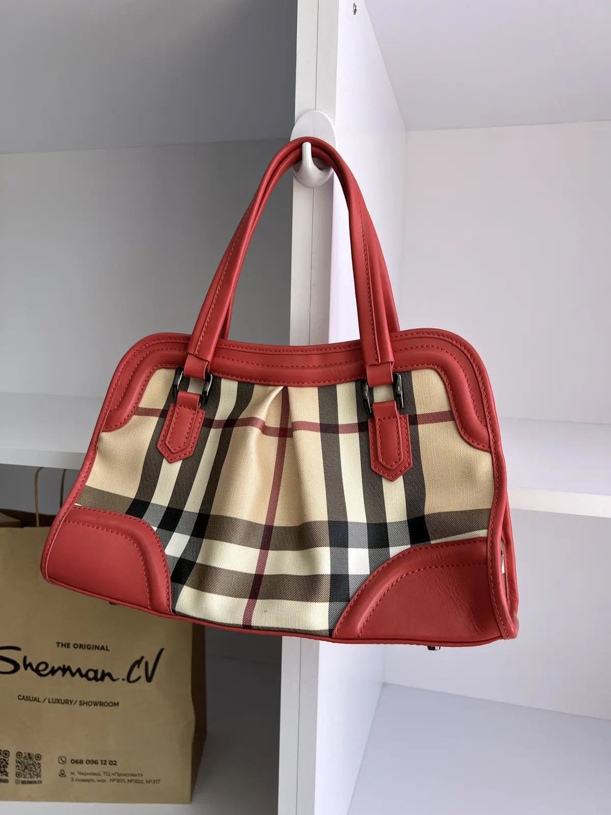 Burberry × Vintage Vintage Burberry Red Patent Leather Nova Check Tote Bag Size ONE SIZE - 6 Thumbnail