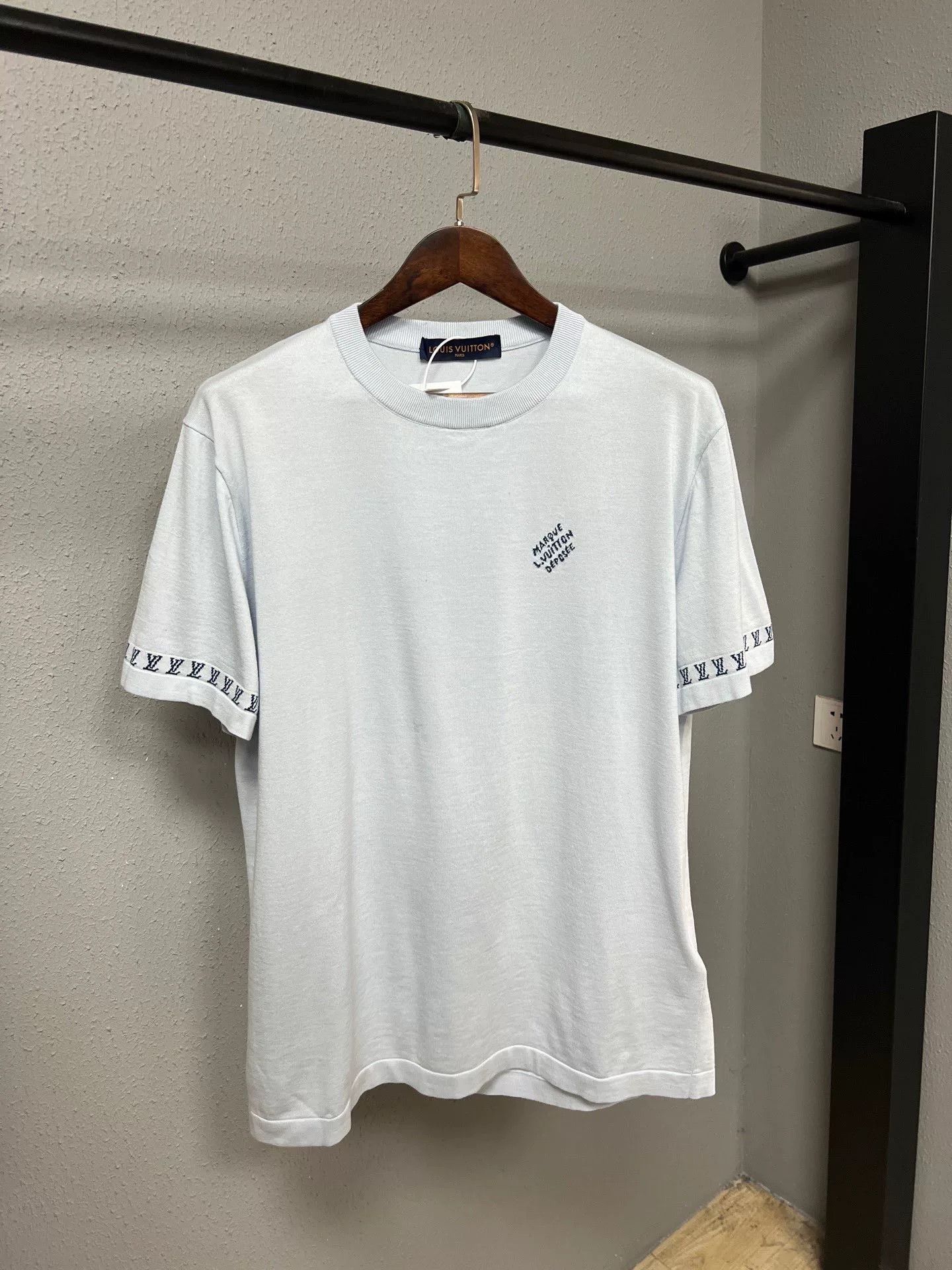 Louis Vuitton Louis Vuitton T-Shirt l Men Size US L / EU 52-54 / 3 - 1 Thumbnail