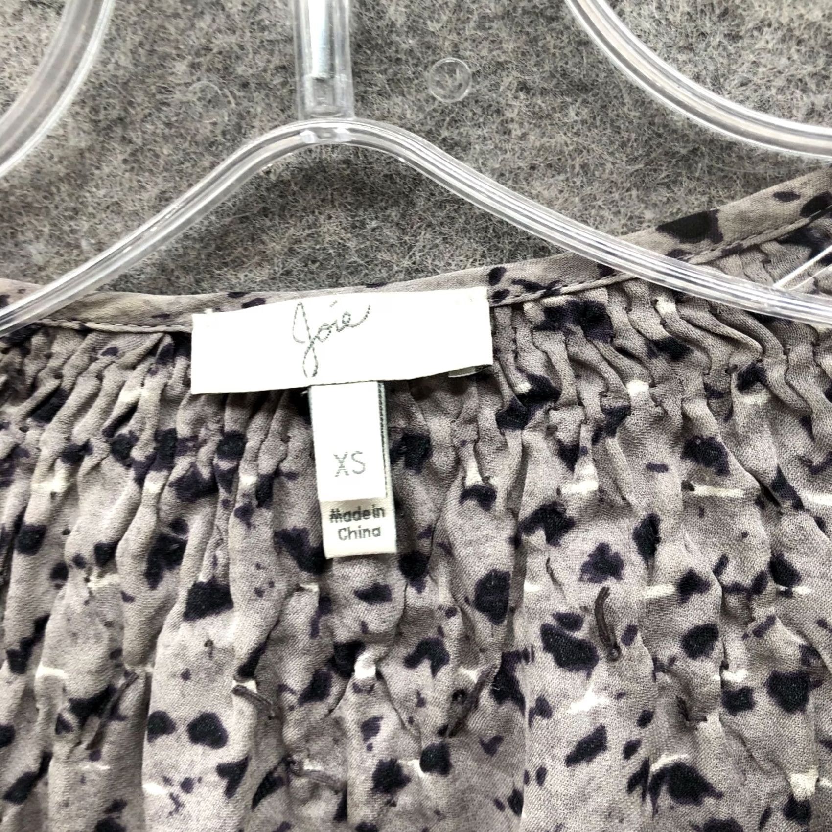 Joie Joie Silk Long Sleeve Blouse Womens XS Gray Printed V-Neck Tasseled Blouse Size XS / US 0-2 / IT 36-38 - 5 Thumbnail