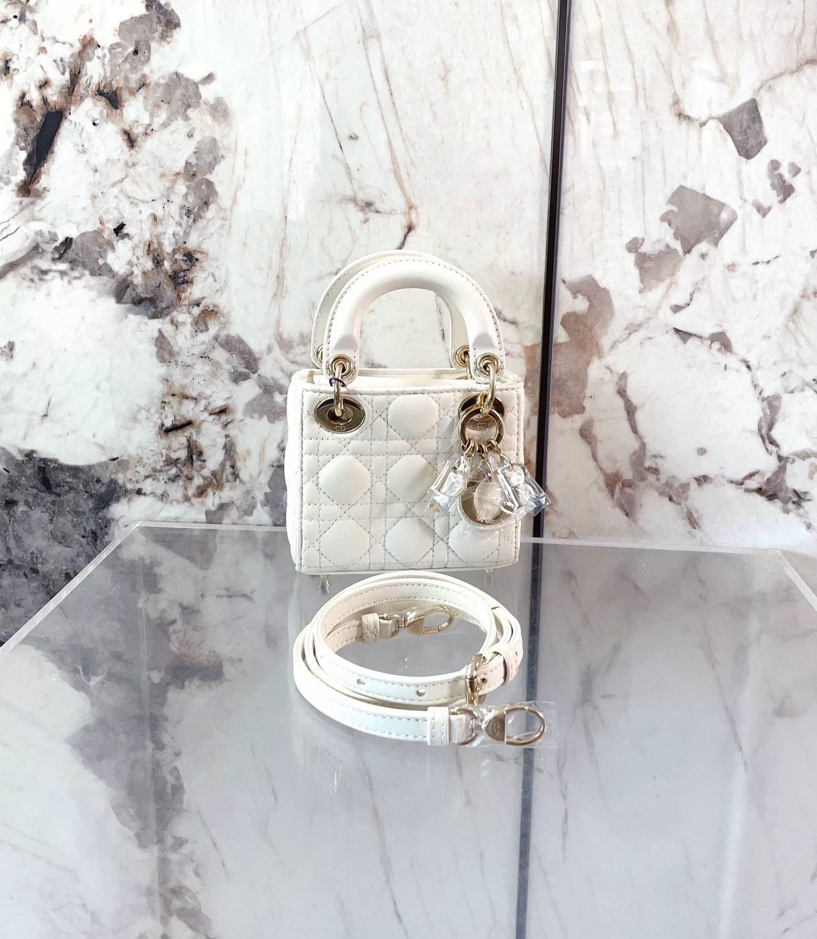 Dior Pre-loved Bag Very good condition Size ONE SIZE - 1 Thumbnail