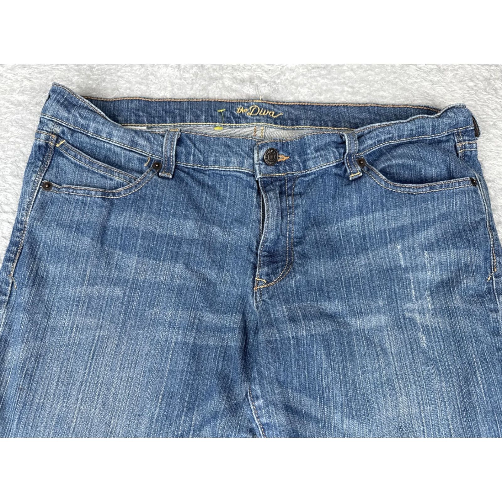 Old Navy Old Navy The Diva Jeans Womens 14 Blue Medium Wash Straight Leg Stretch Denim Size 36" / US 14 / IT 50 - 4 Thumbnail