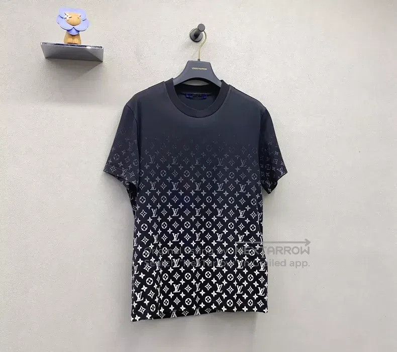 Louis Vuitton Louis Vuitton Black full-print logo gradient short sleeve Size US XS / EU 42 / 0 - 3 Thumbnail