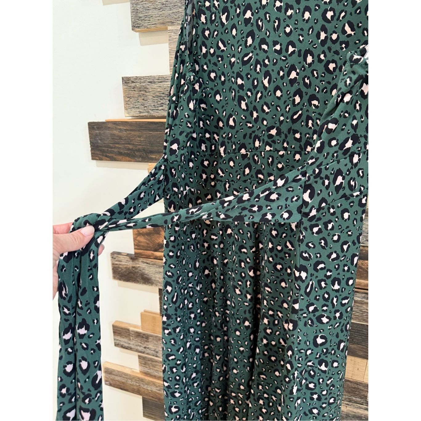 Other TORRID NWT GREEN LEOPARD STUDIO KNIT TIE FRONT HI-LOW DRESS Size 4XL / US 24-26 - 10 Thumbnail