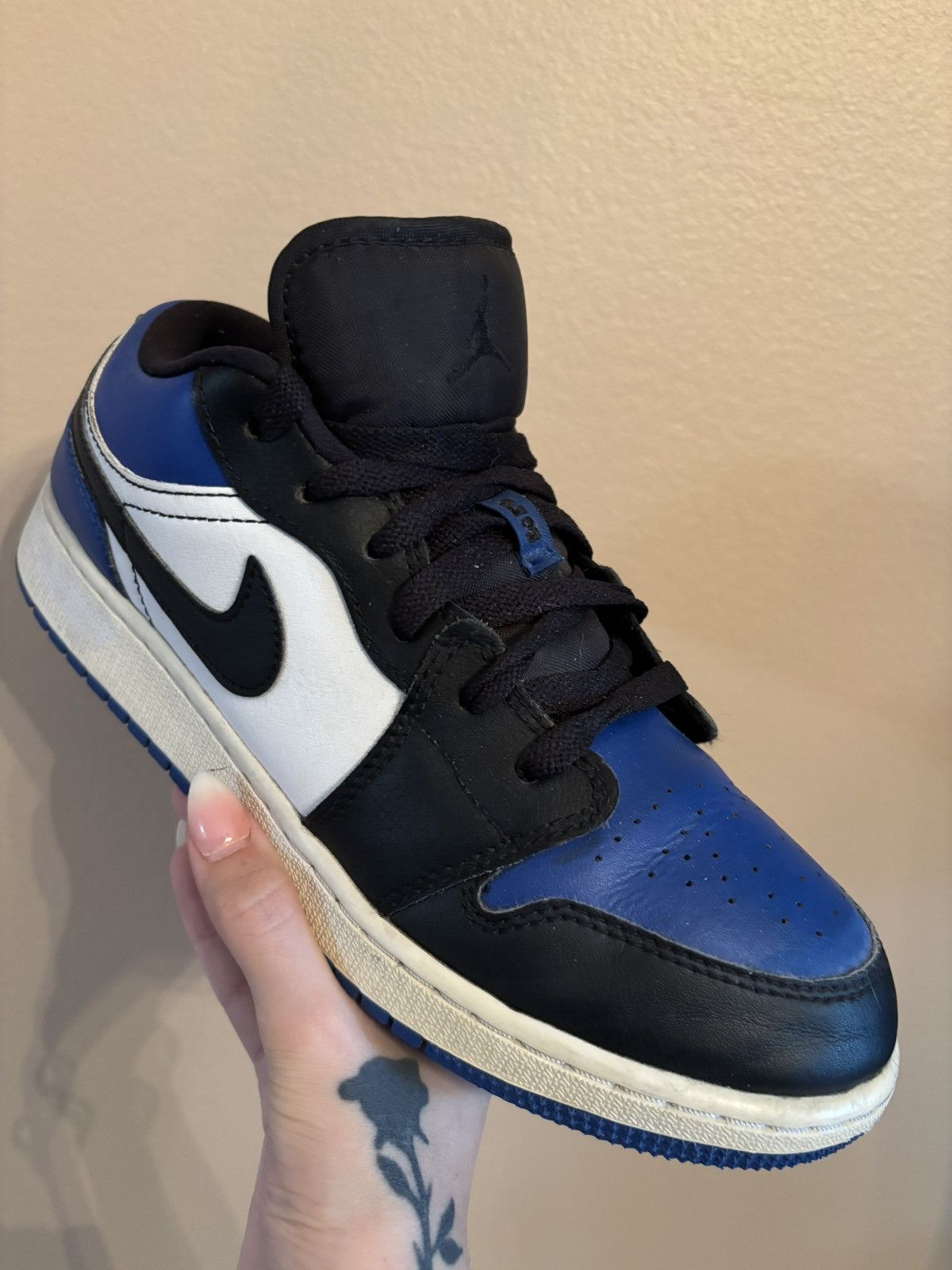 Jordan Brand Air Jordan 1 Low GS 'Royal Toe' Size US 6 / EU 39 - 2 Thumbnail
