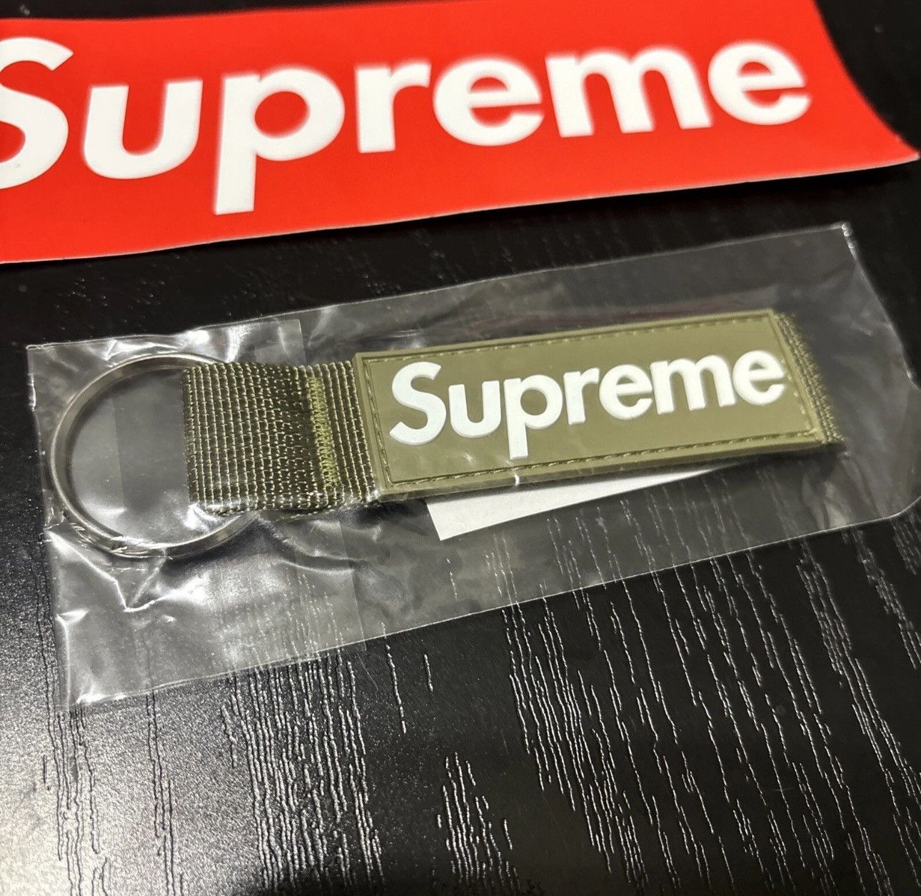 Supreme Supreme Webbing Keychain Light Olive FW20 Size ONE SIZE - 3 Thumbnail