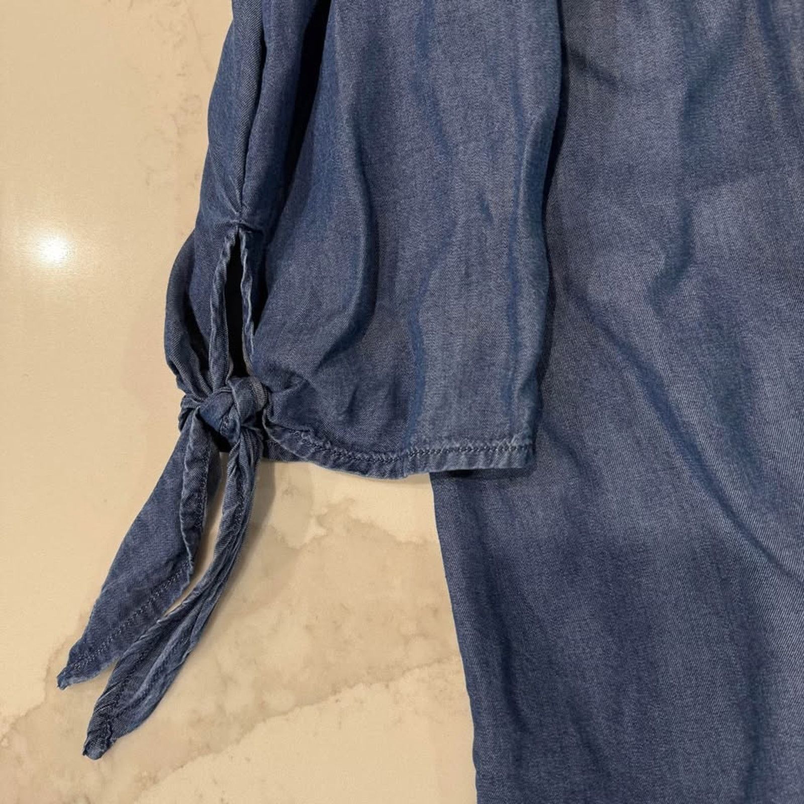 Chicos Chicos Cold Shoulder Chambray 3/4 Tie Sleeve Top Women’s 3 Size XL / US 12-14 / IT 48-50 - 3 Thumbnail