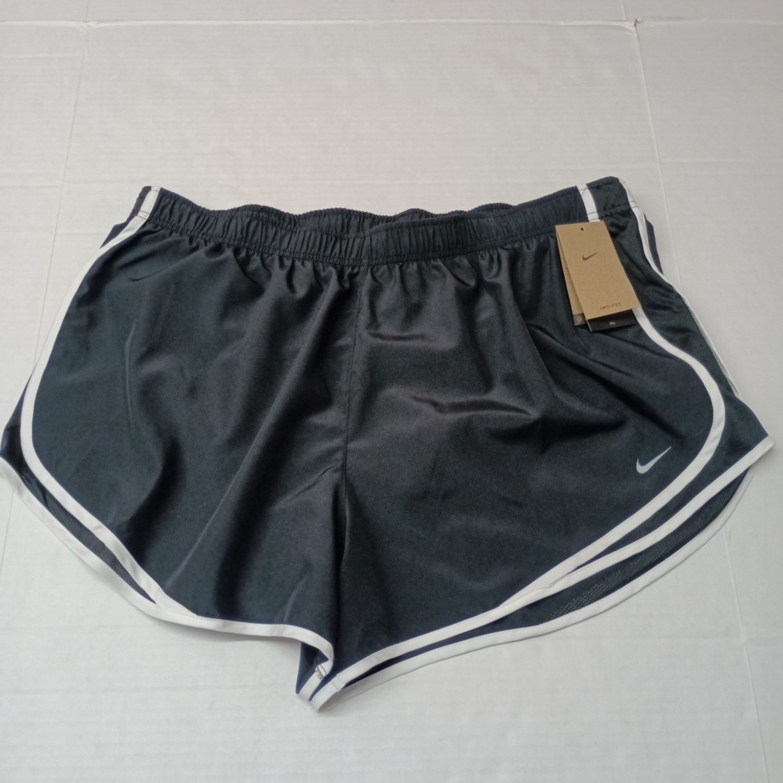 Nike Nike Tempo Dri-Fit Running Athletic Shorts Women's 2X Black Size 40" / US 18 - 1 Thumbnail
