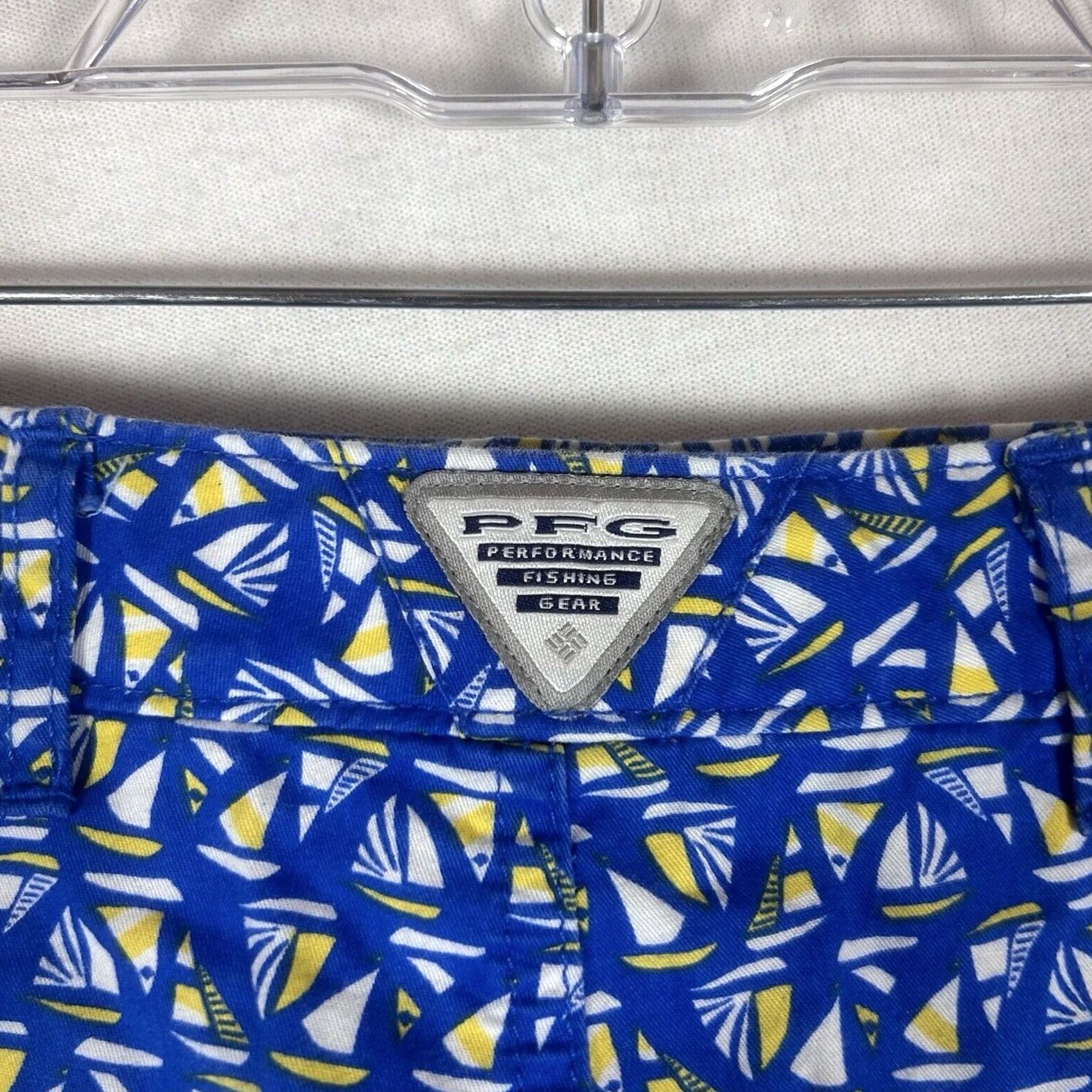 Vintage Columbia Bermuda Shorts Womens 4 Blue Abstract 3" Casual Hiking Pants with Pockets Size 27" / US 4 / IT 40 - 6 Thumbnail