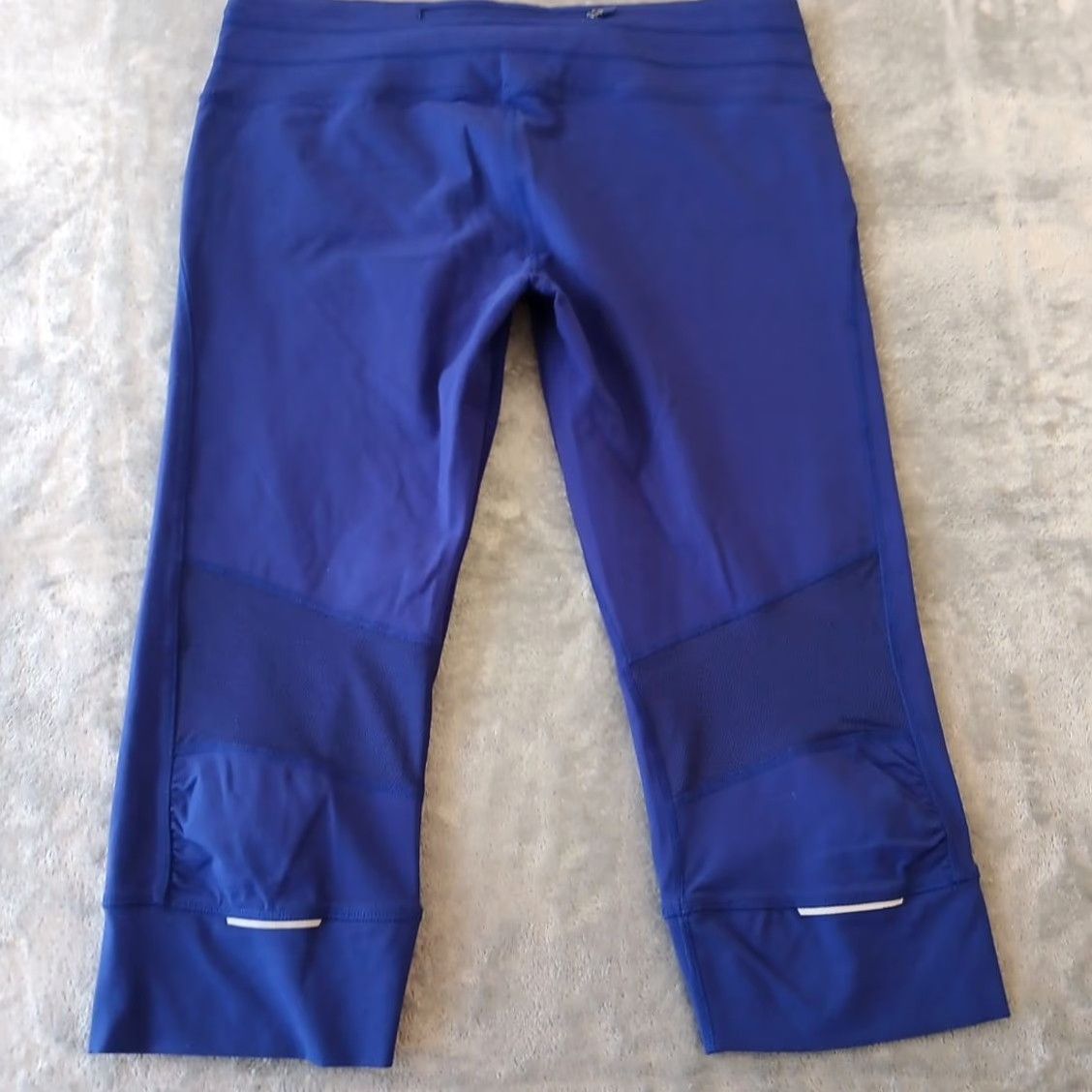 Athleta Athleta Pants Womens XL Purple Capri Pull On Mid Rise 34x19 Stretch Solid Straight Capri Size 40" / US 18 - 6 Thumbnail