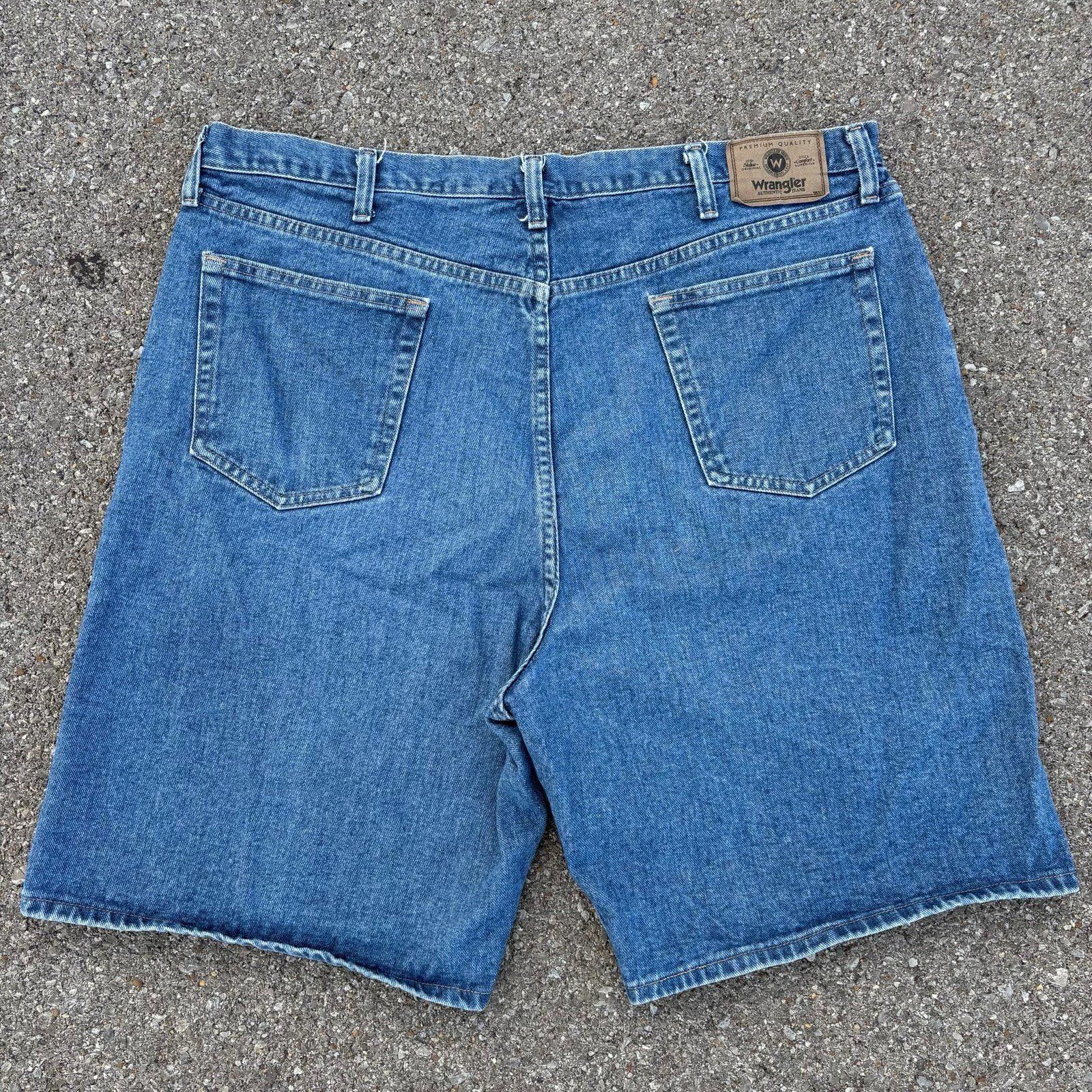 Wrangler Vintage baggy jorts Size US 36 / EU 52 - 1 Thumbnail