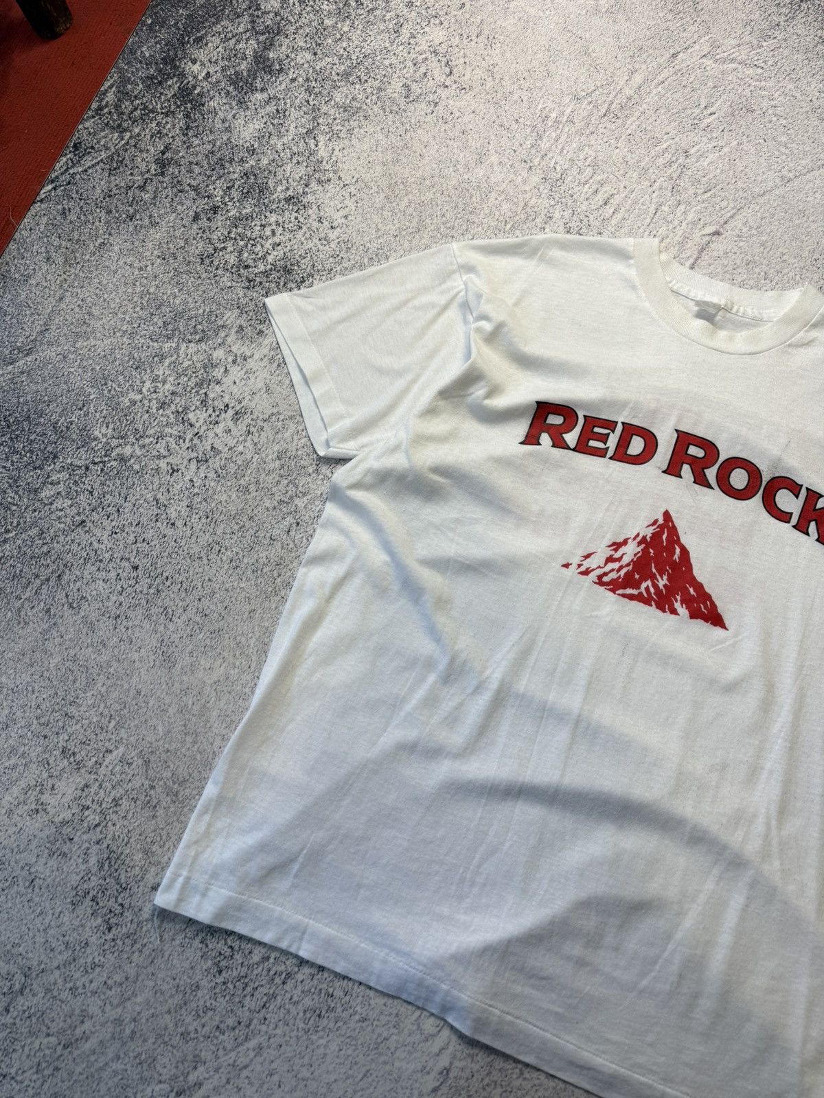 Vintage Vintage Red Rock Tee IT'S NOT RED AND THERE'S NO ROCKS IN IT Size US L / EU 52-54 / 3 - 6 Thumbnail