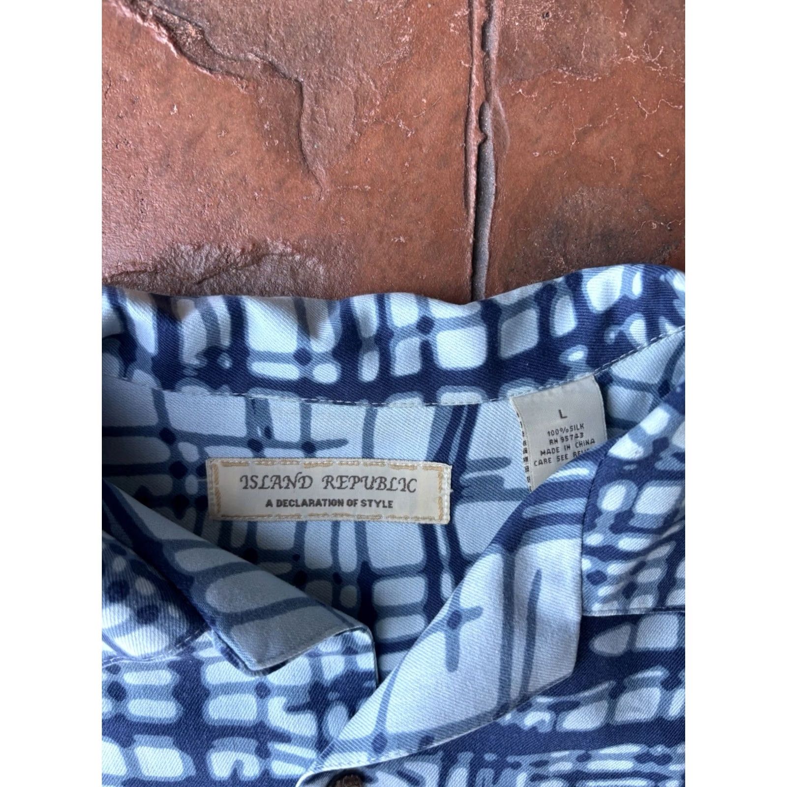 ALOHAS VINTAGE Island Republic Shirt Mens M Blue Silk Hawaiian Abstract Men Aloha Beach Size US M / EU 48-50 / 2 - 2 Thumbnail