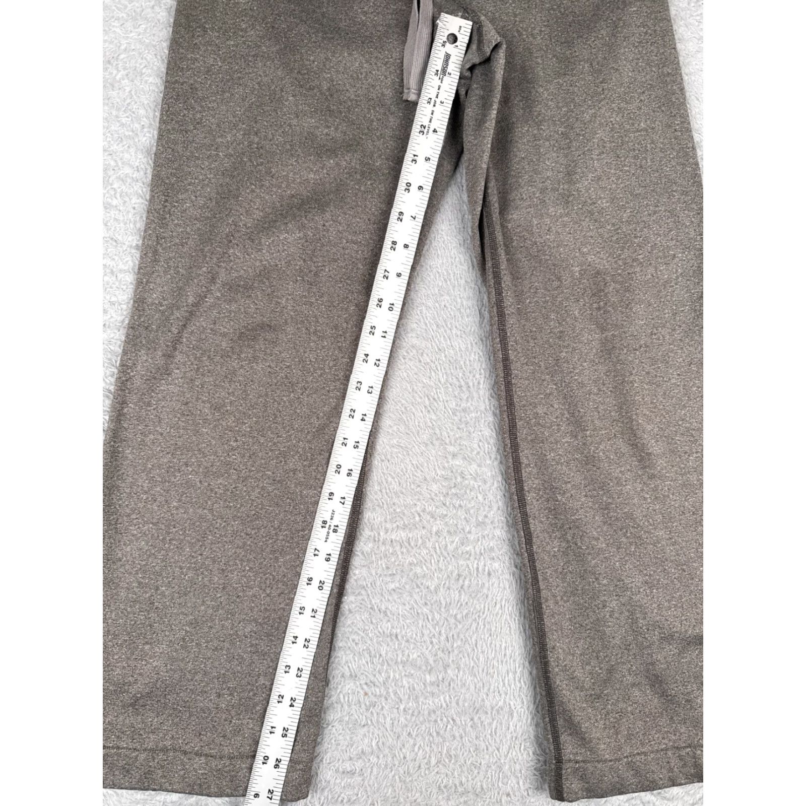 The North Face The North Face Pants Womens Small Gray 28" Straight Leg Polyester Capri Yoga Gym 30 in Waist Regular Inseam 28 in Gray 100% Polyester Size 28" / US 6 / IT 42 - 7 Thumbnail