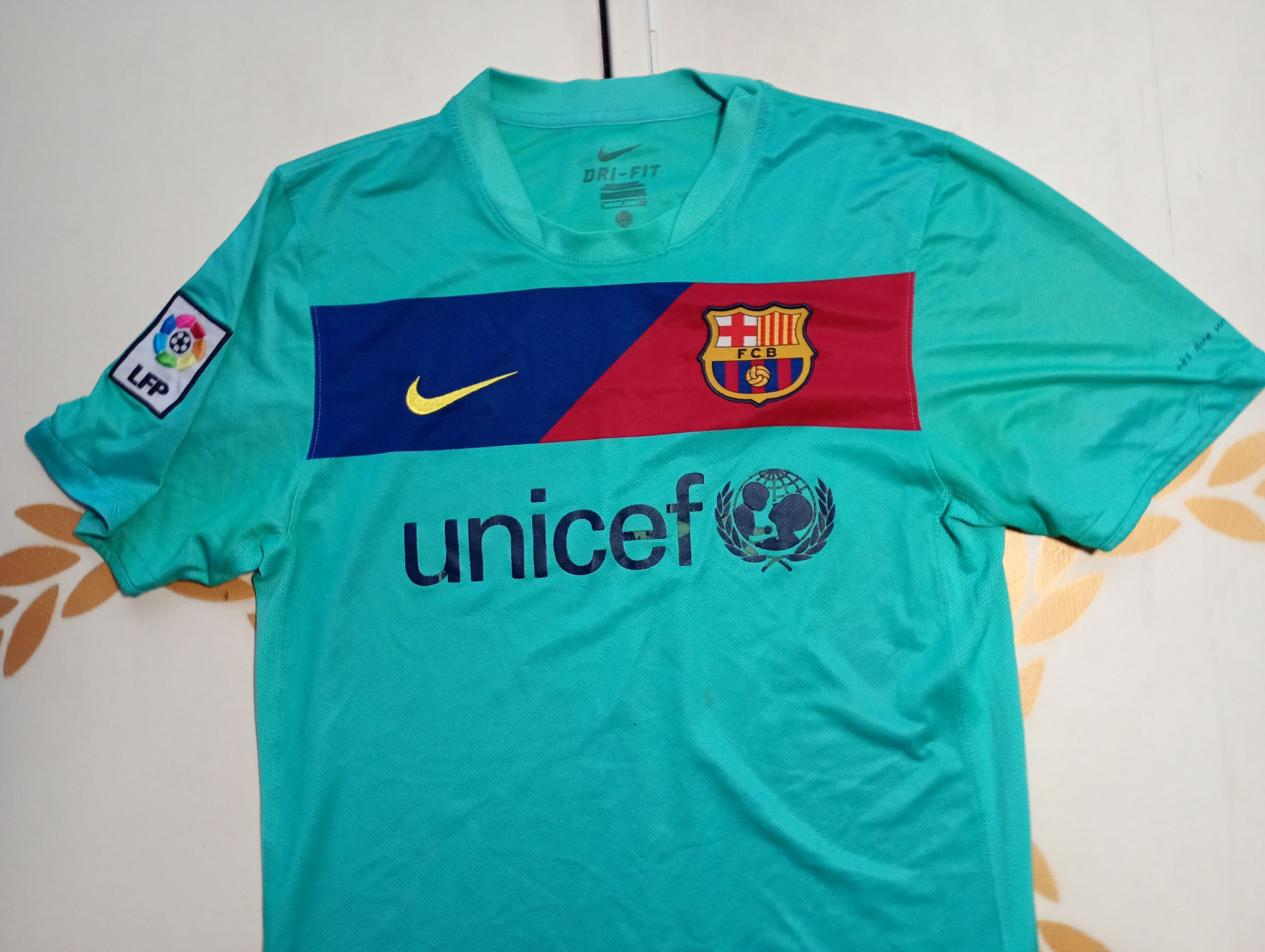 Nike Nike Barcelona FC Away Jersey 2010-2011 Size US S / EU 44-46 / 1 - 6 Thumbnail