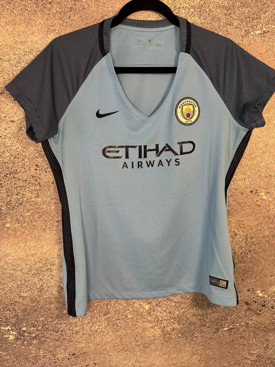 Nike Women's Vintage Manchester City 2016/17 Nike Jersey Size US L / EU 52-54 / 3 - 4 Thumbnail