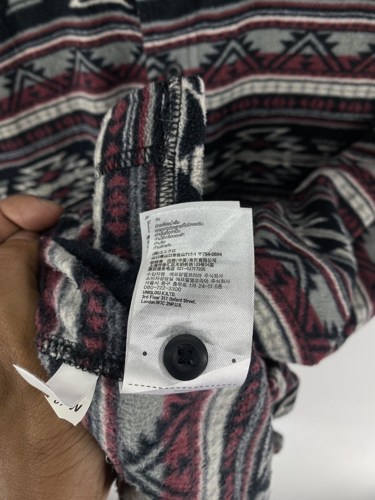 Flannel Uniqlo Flannel Navajo Unique Pattern Button Up Size US M / EU 48-50 / 2 - 14 Thumbnail