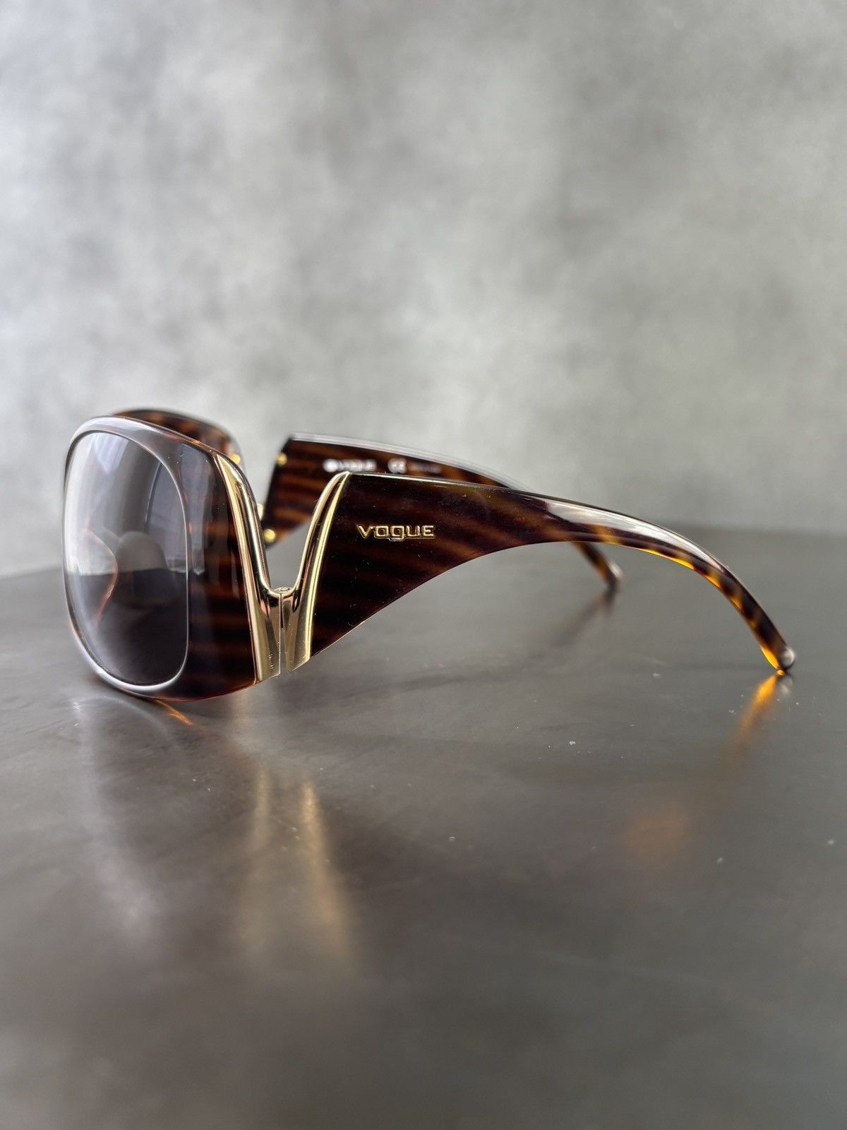 Vintage × Vogue 2000s Vintage Vogue Sunglasses Drop Arm VO 2519-S Y2K Glam Size ONE SIZE - 10 Thumbnail