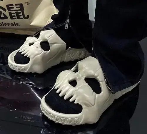 Designer Skull slippers Size US 9.5 / EU 42-43 - 3 Thumbnail