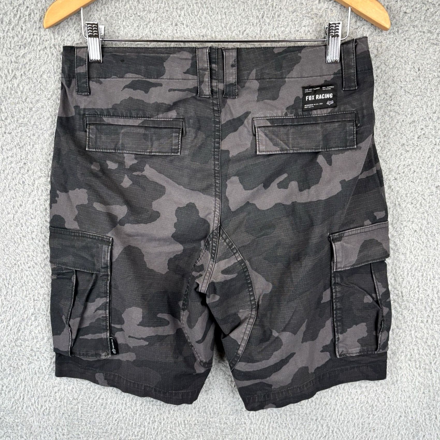 Fox Racing Fox Cargo Shorts Mens 30 Gray Camo Ripstop Cotton Pocketed Regular Rise 10in Front Flat Vintage: No Size US 30 / EU 46 - 2 Thumbnail