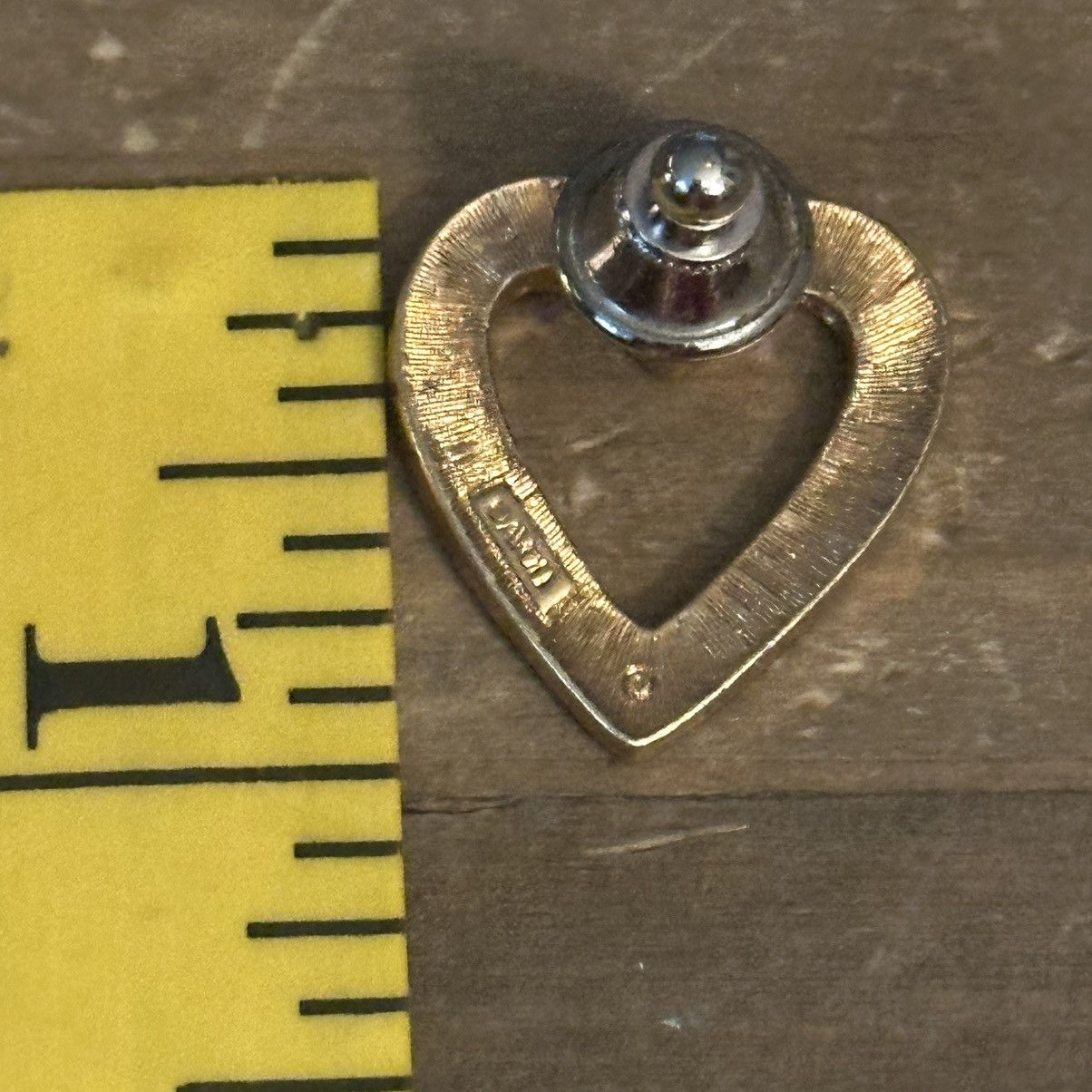 Other × Vintage Vintage Avon gold tone red rhinestone open heart tac pin Size ONE SIZE - 2 Thumbnail