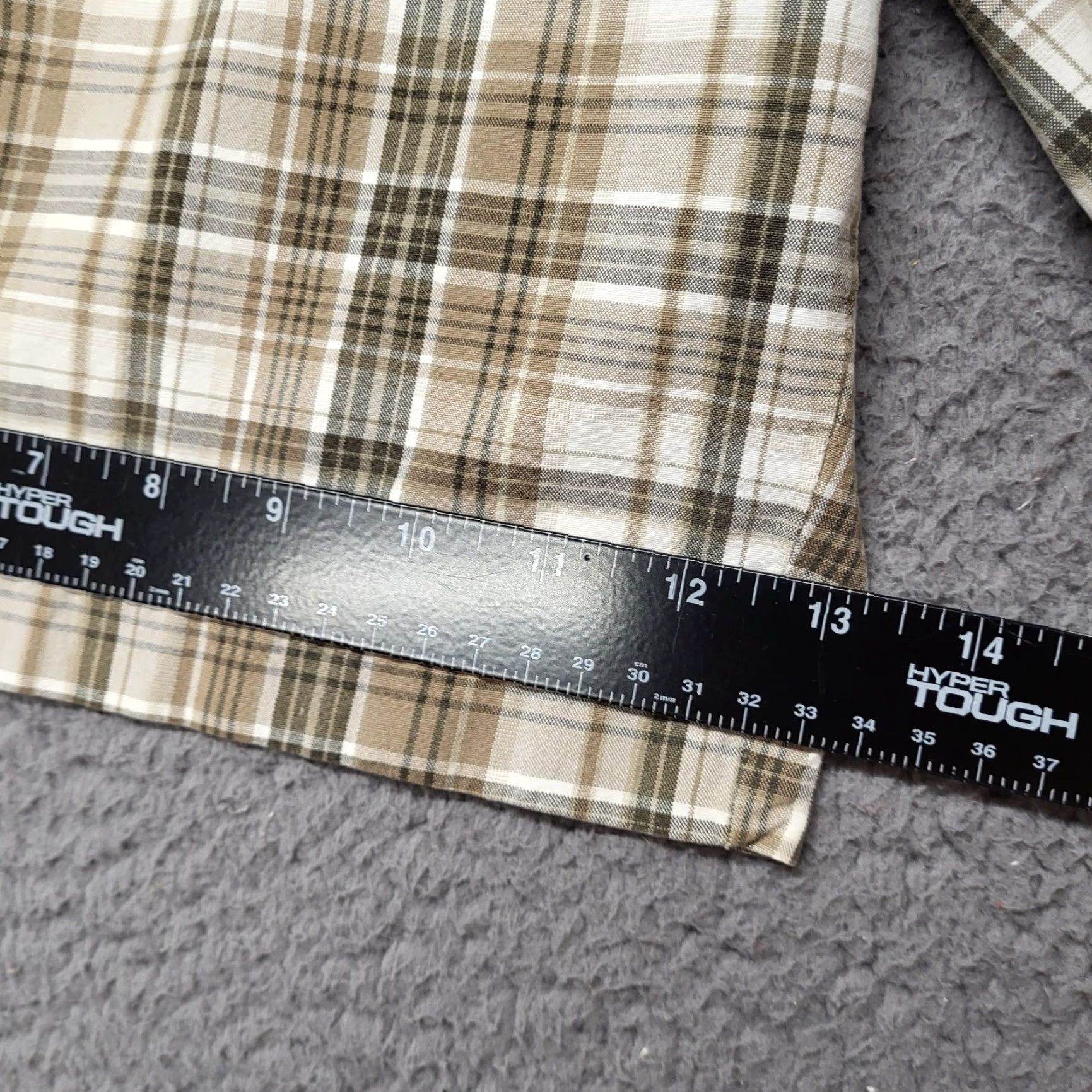 Eddie Bauer Eddie Bauer Cargo Shorts Men 42 Brown Plaid Khaki Pocket Cargo Pockets Camping Hiking Fishing Summer Outdoor Vintage: No? Size US 42 / EU 58 - 6 Thumbnail