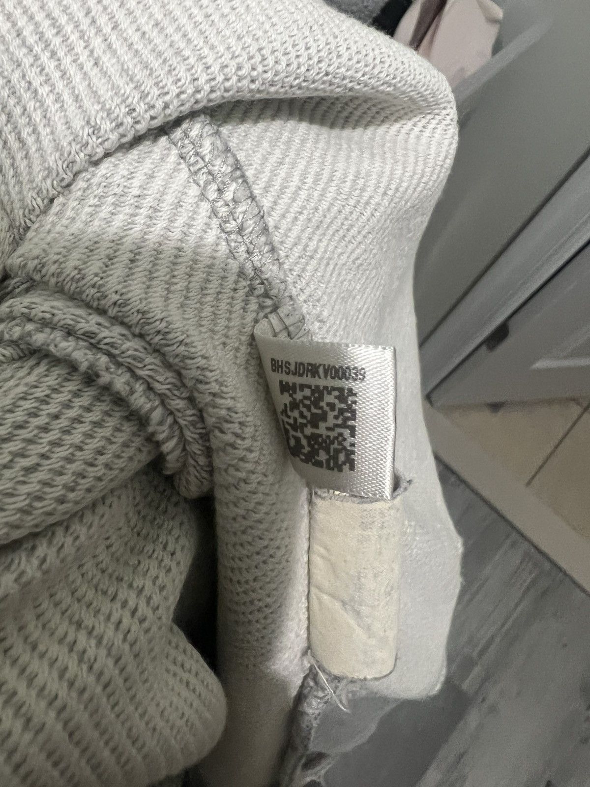 Y-3 distressed Y-3 hoodie size L Size US L / EU 52-54 / 3 - 5 Thumbnail