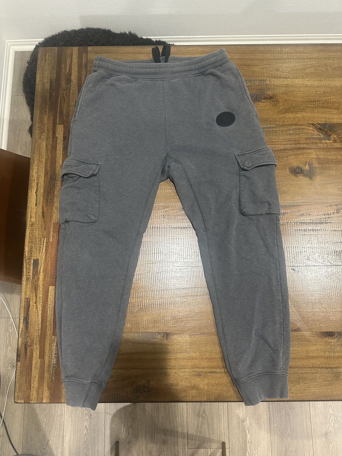 Burberry Burberry London England Crest Patch Cargo Sweatpants - Gray Size US 32 / EU 48 - 1 Thumbnail