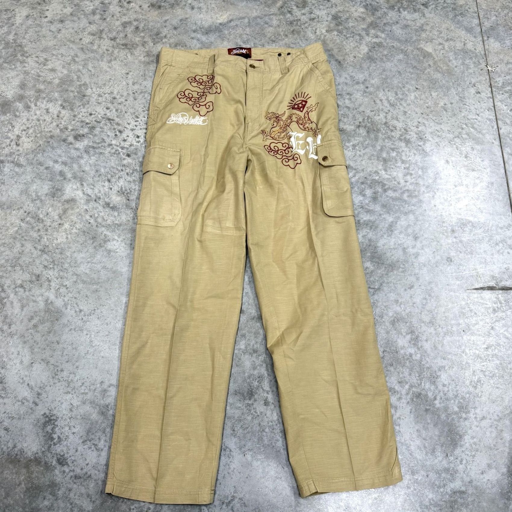 Ecko Unltd. Ecko Unltd Pants Mens 36x30 Beige Cargo Baggy Wide-Leg Dragon Embroidered Y2K Pants Mens Wide-Leg Cargo Beige Dragon Embroidered 36x30 Mens Boys? Size US 36 / EU 52 - 4 Thumbnail