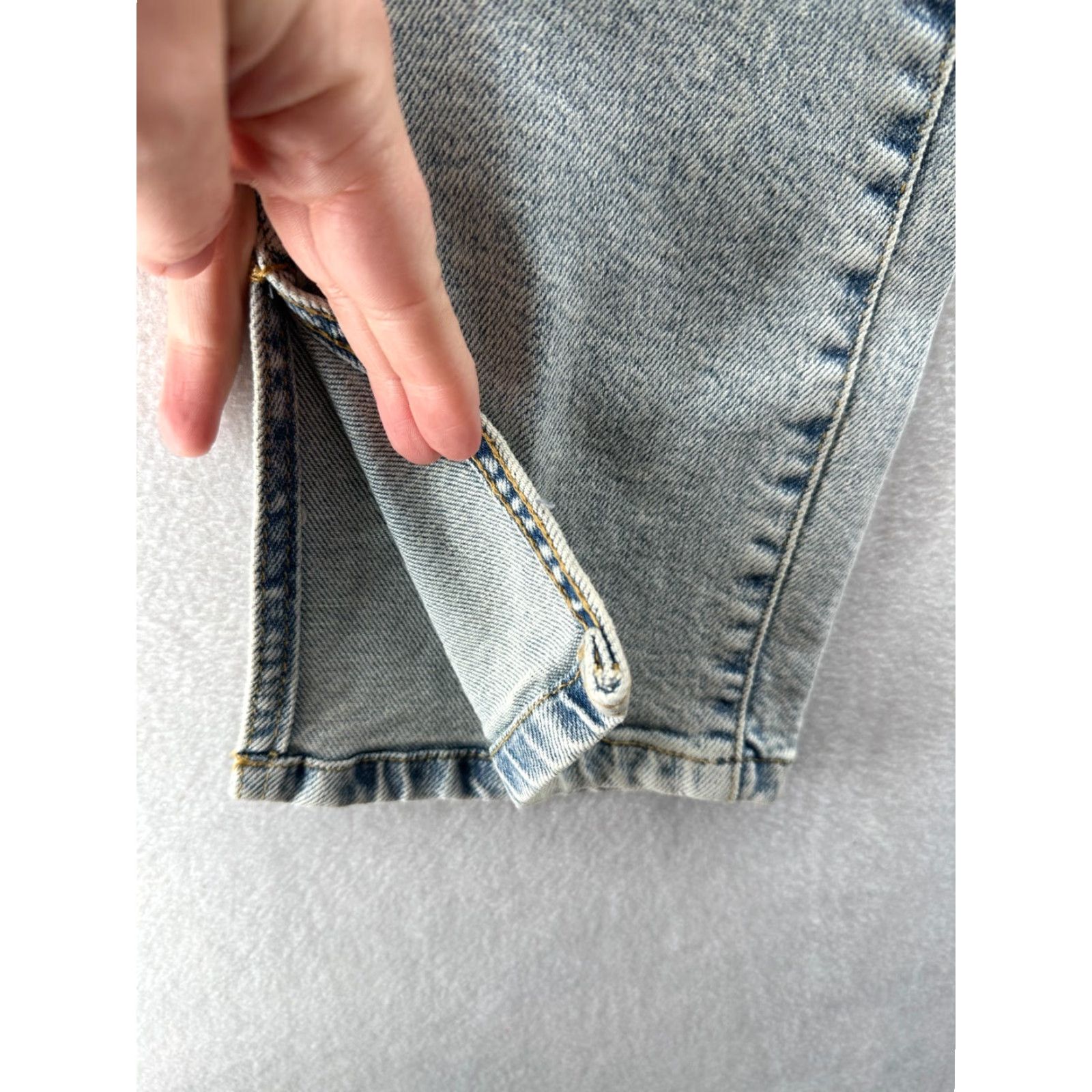 Vintage Gianni Bini Womens Jeans Straight Light Wash 30 Regular Inseam 32" Blue Cotton Denim Pockets Women Size 30 Size 30" / US 8 / IT 44 - 4 Thumbnail
