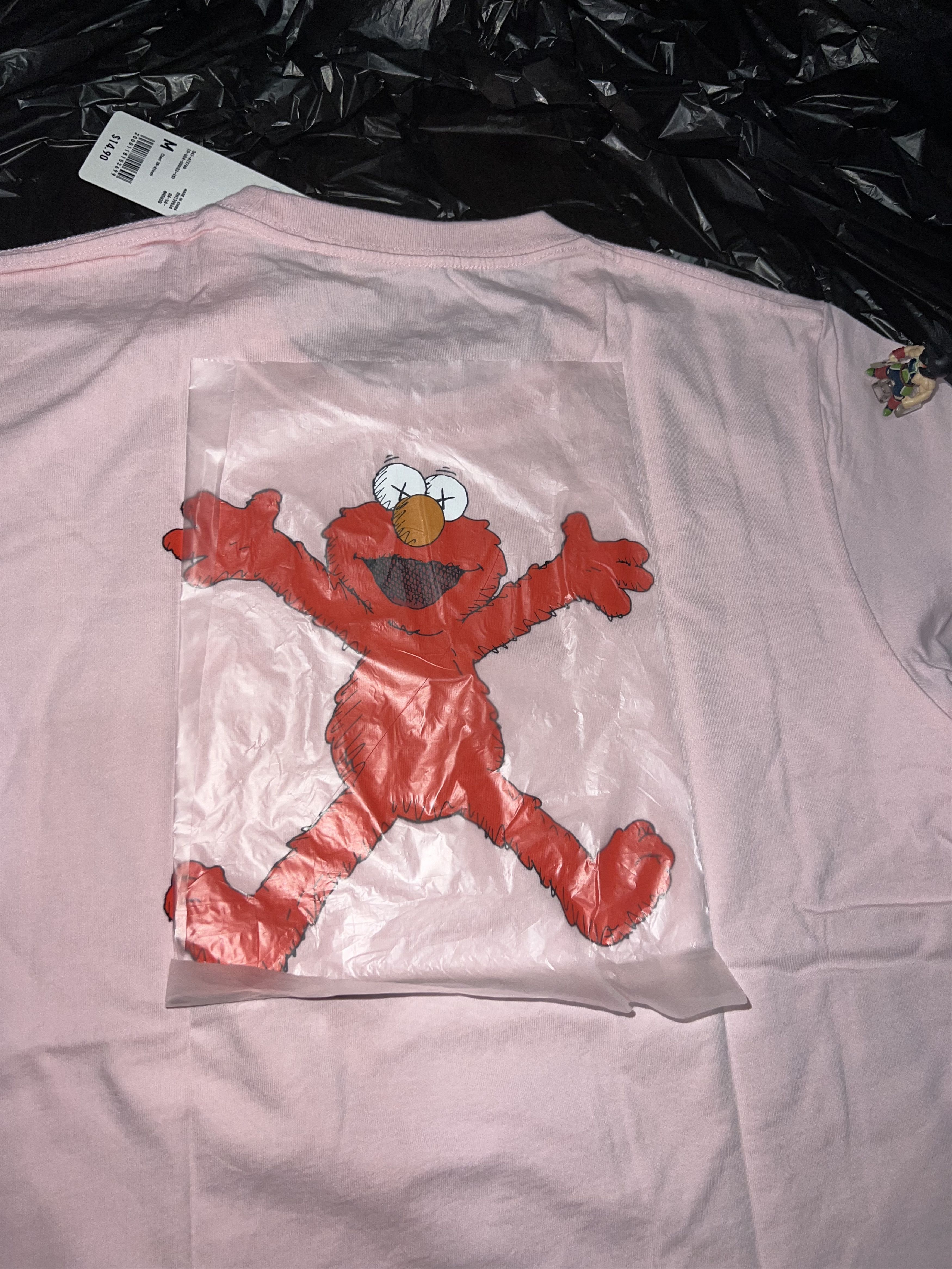 Kaws × Uniqlo Uniqlo Elmo KAWS Shirt (Never Worn) *RARE* Size US M / EU 48-50 / 2 - 3 Thumbnail
