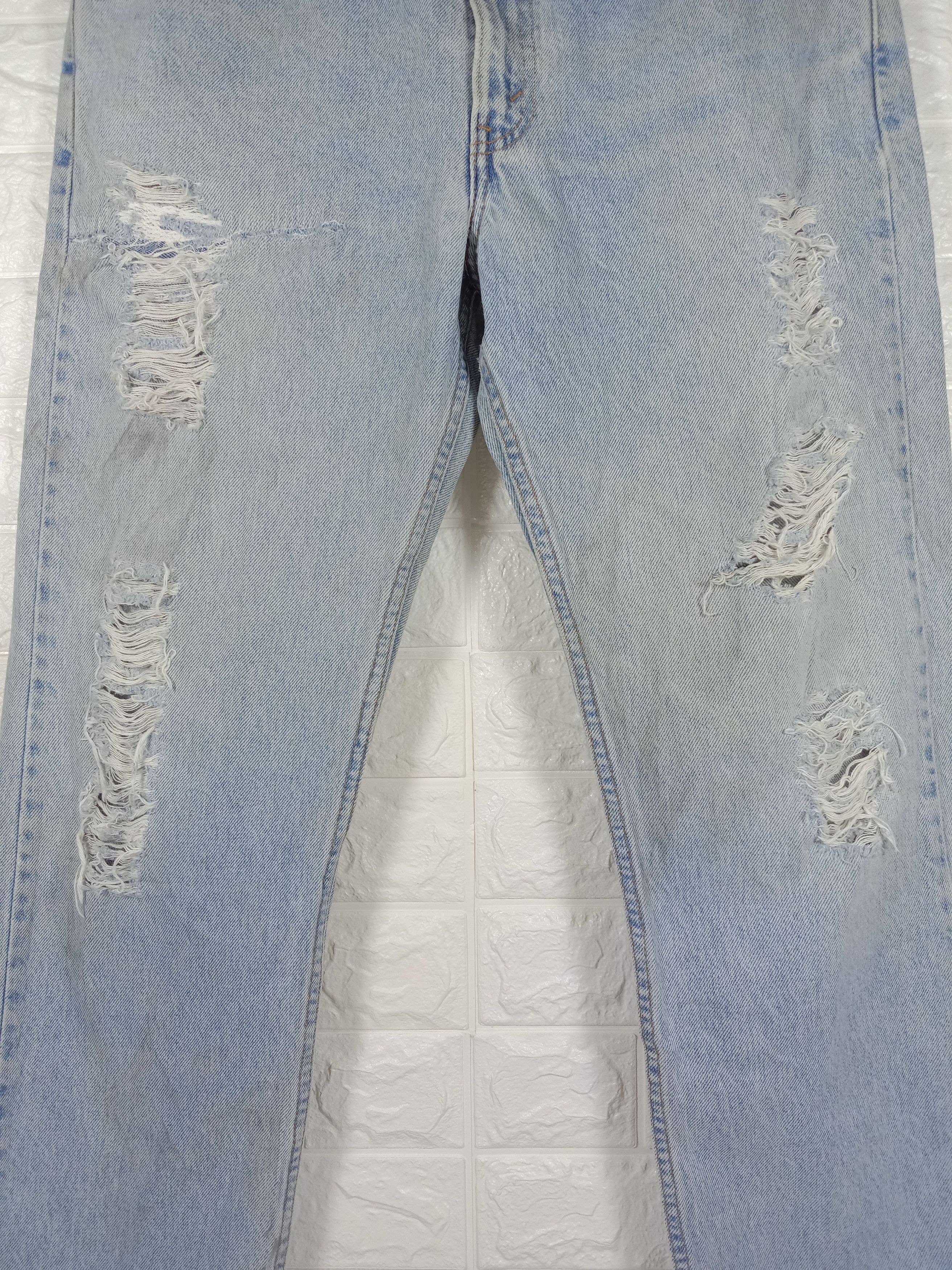 Levi's Vintage Levi’s 505 Ripped Jeans Regular Fit Light Wash Denim Size US 33 - 3 Thumbnail