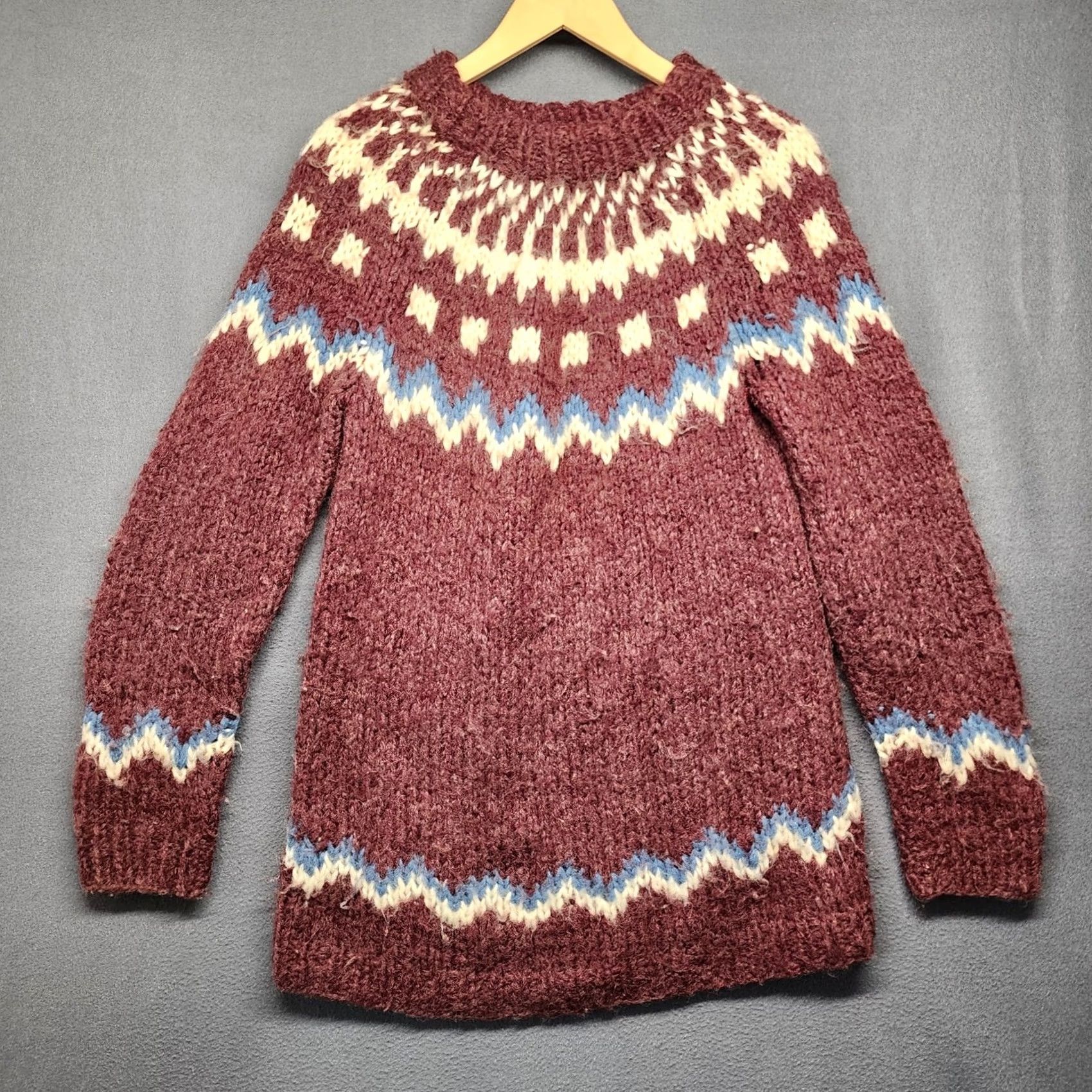 Vintage VINTAGE Handmade Womens Oversize Small Sweater Burgundy Fair Isle Nordic S/M Tall Women Size S / US 4 / IT 40 - 2 Thumbnail