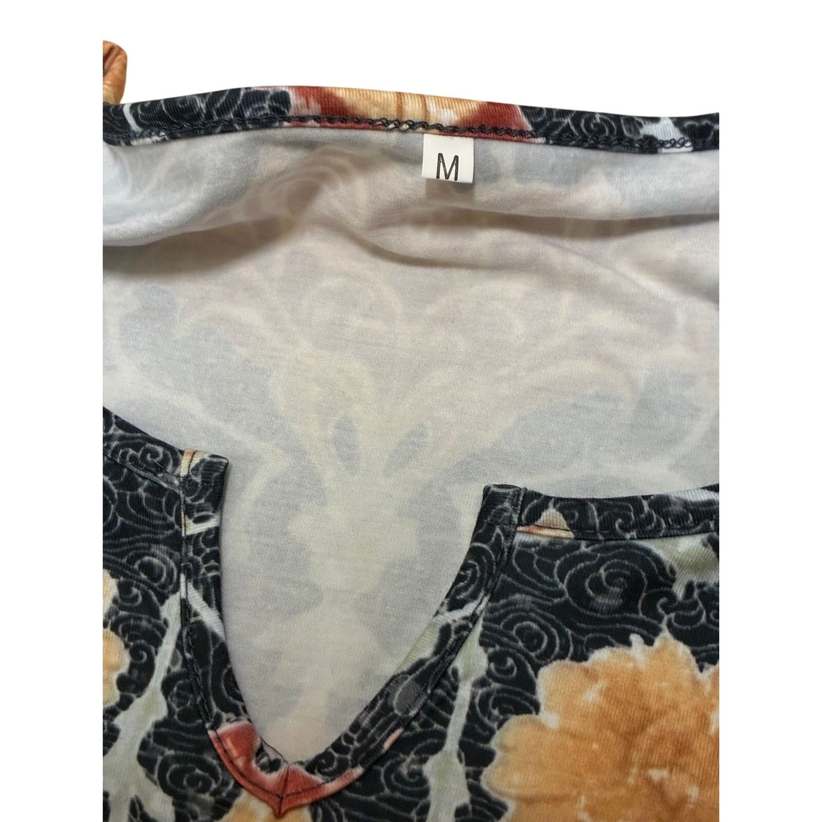 The Unbranded Brand V Neck Navy Shirt With Flowers Print On It Size Medium Size M / US 6-8 / IT 42-44 - 5 Thumbnail