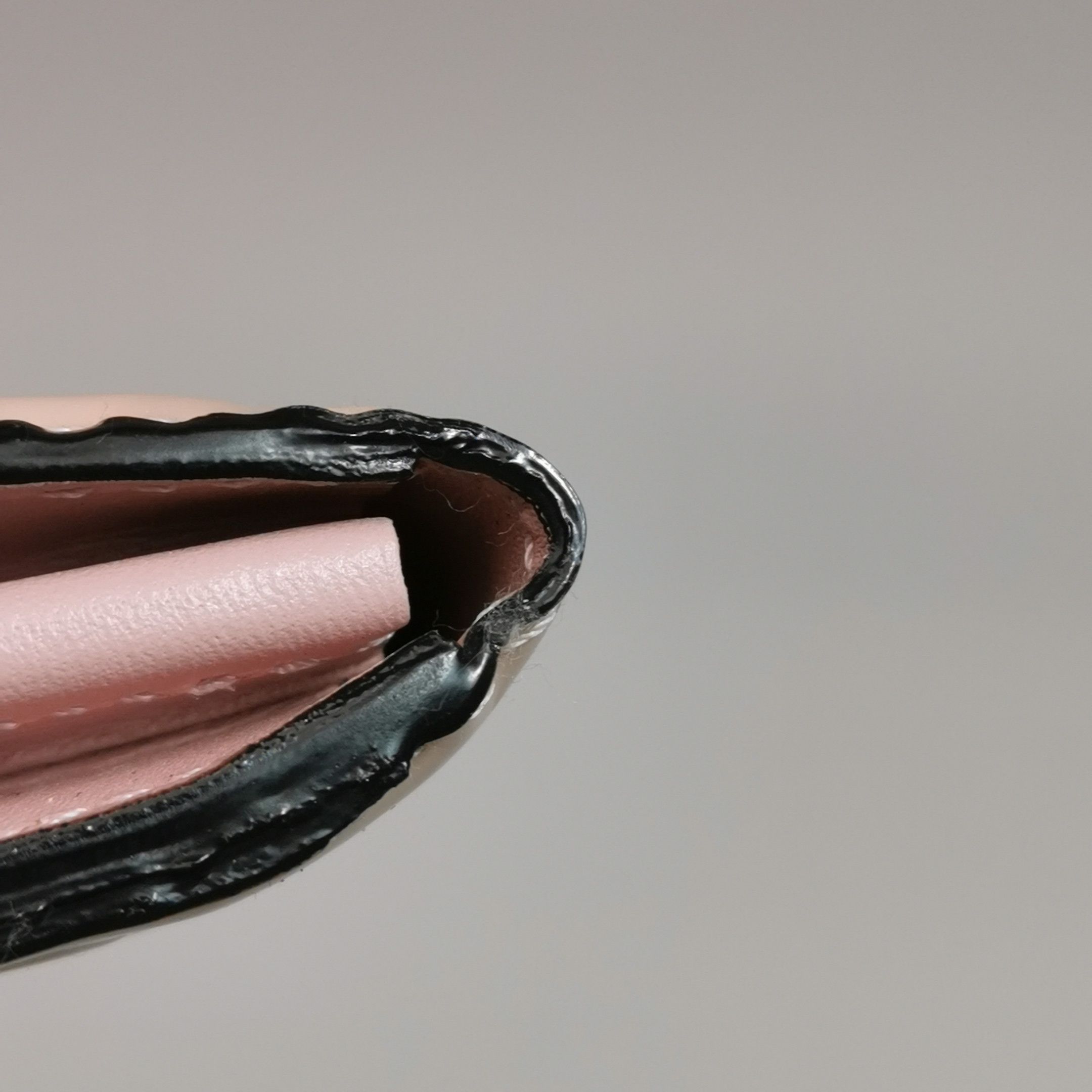 Louis Vuitton Louis Vuitton (LV) Sarah patent leather embossed monogram s Size ONE SIZE - 8 Thumbnail