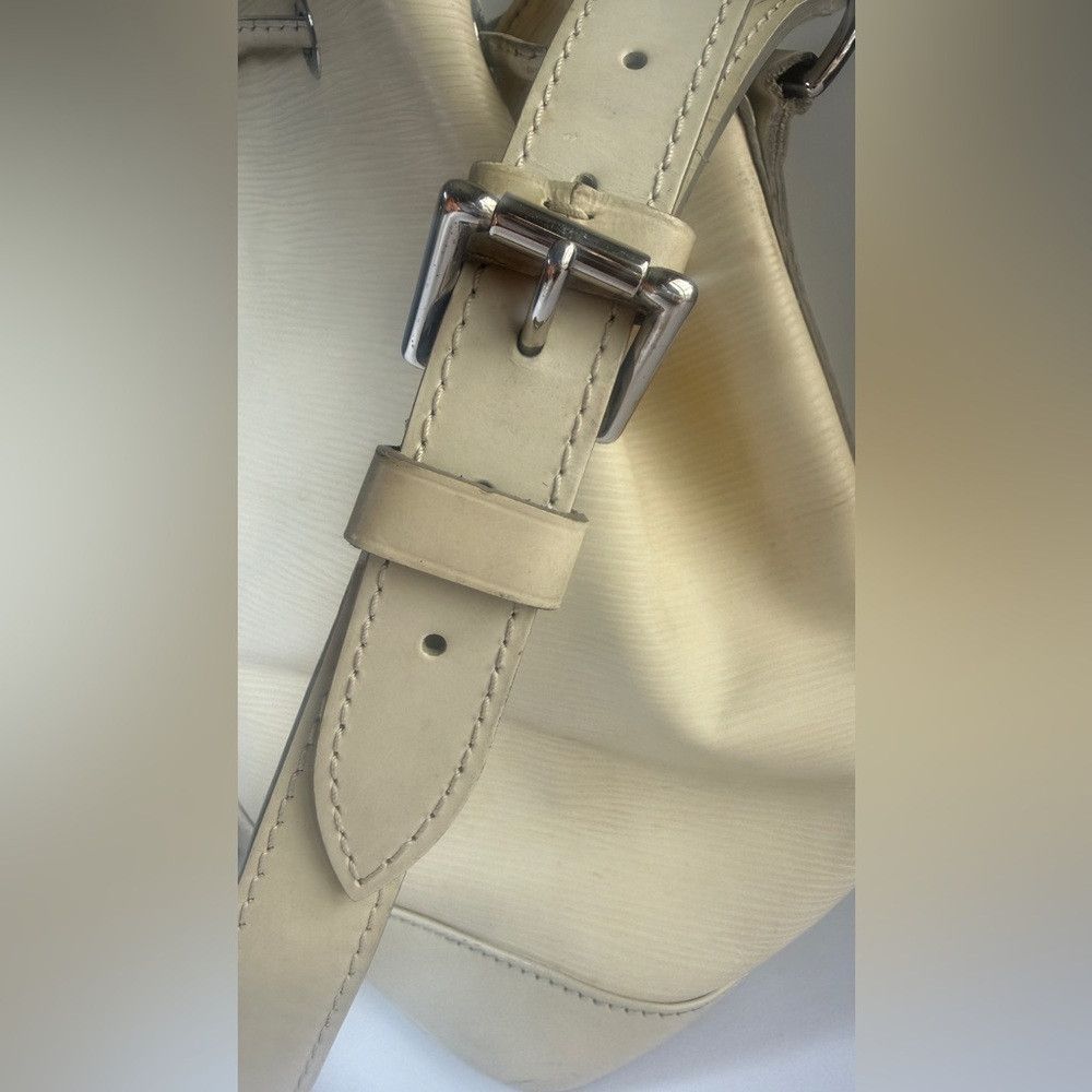 Louis Vuitton Louis Vuitton Petit Noe Yvoire/White in Epi Leather Size ONE SIZE - 7 Thumbnail