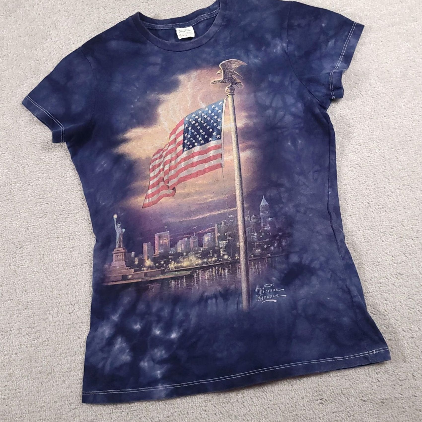 The Mountain VINTAGE? No, not vintage. Thomas Kinkade Shirt Womens Medium Blue American Flag Statue of Liberty Skyline Tee Size M / US 6-8 / IT 42-44 - 2 Thumbnail
