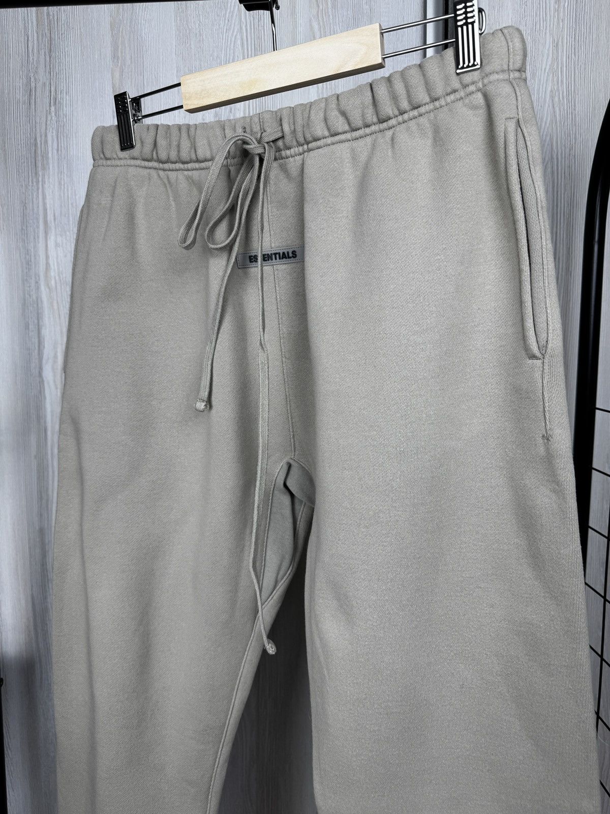 Fear of God Essentials Fear of God beige cotton sweatpants Size US 32 / EU 48 - 5 Thumbnail