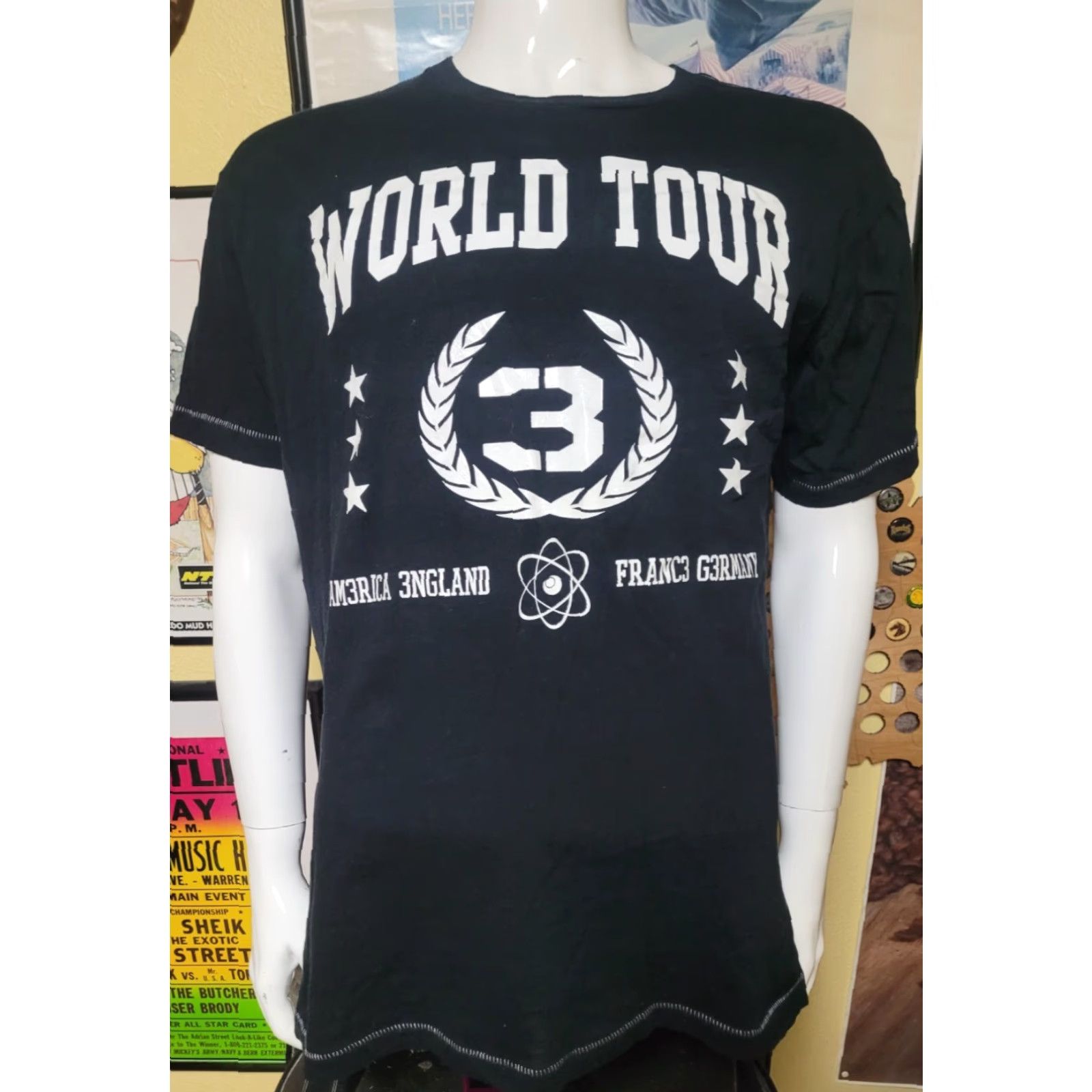 Vintage Call of Duty Modern Warfare 3 Video Game Old Glory World Tour T Shirt XL Black Men Short Sleeve Crew Neck Graphic Tee 00s Vintage? Size US XL / EU 56 / 4 - 2 Thumbnail