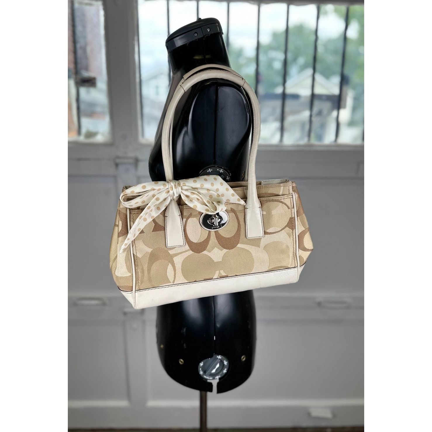 Coach Coach Hamptons Signature Canvas Scarf Tote Bag Size ONE SIZE - 2 Thumbnail