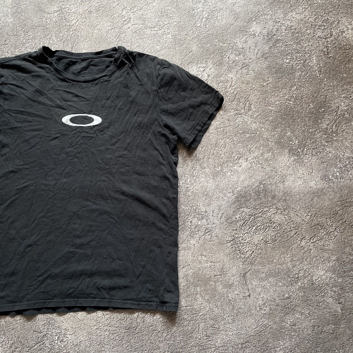 Vintage Vintage Oakley Y2K Faded Black Logo Graphic Tee Skate Boxy M Size US M / EU 48-50 / 2 - 4 Thumbnail