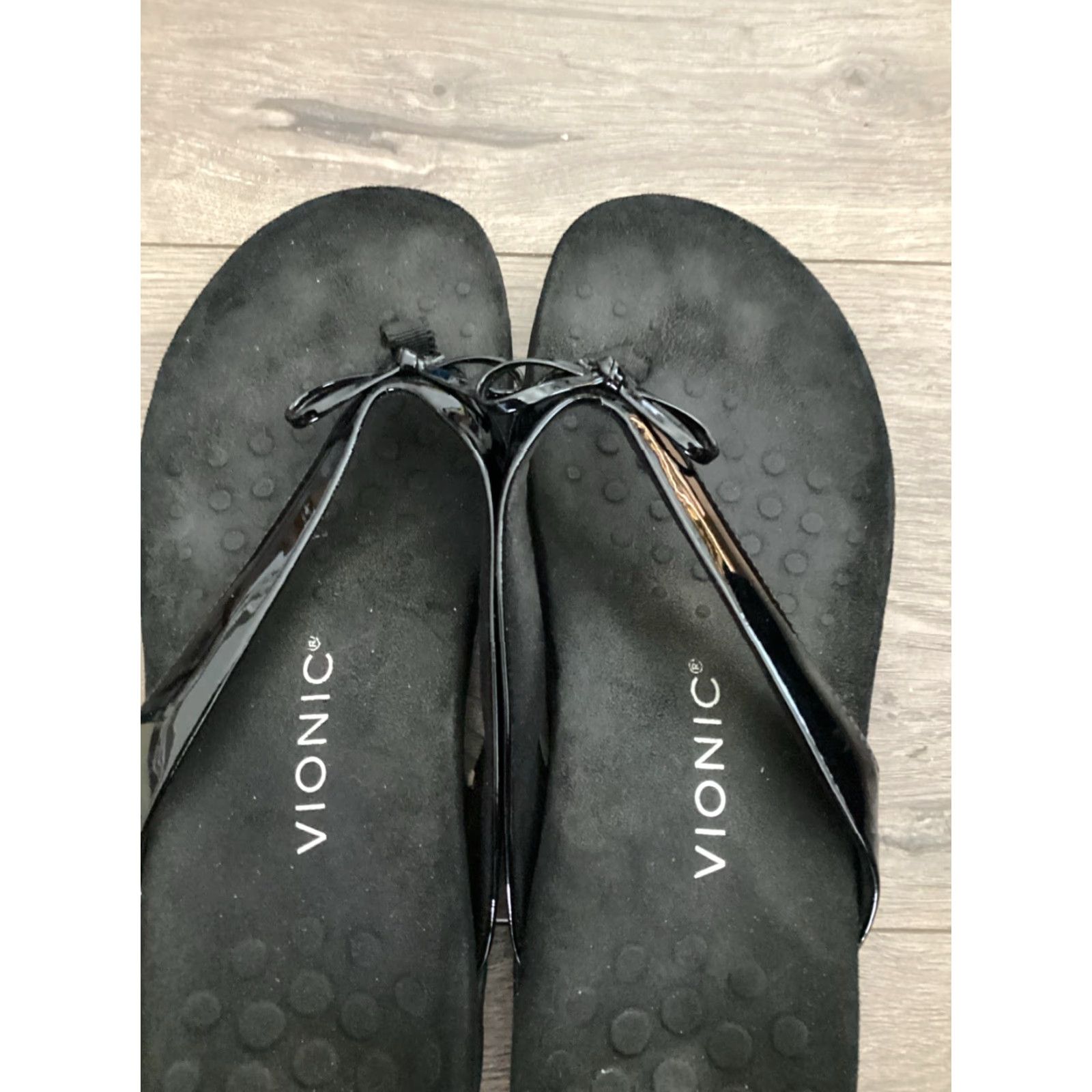 Vionic VIONIC Women Thong Sandals Black Patent Leather Size 9 Size US 9 / IT 39 - 6 Thumbnail