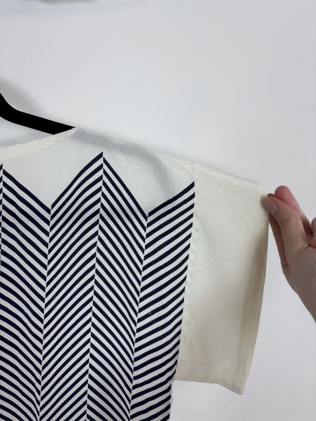 Gianfranco Ferre Vintage Gianfranco Ferre Women’s Herringbone T-Shirt Blouse Size M / US 6-8 / IT 42-44 - 7 Thumbnail