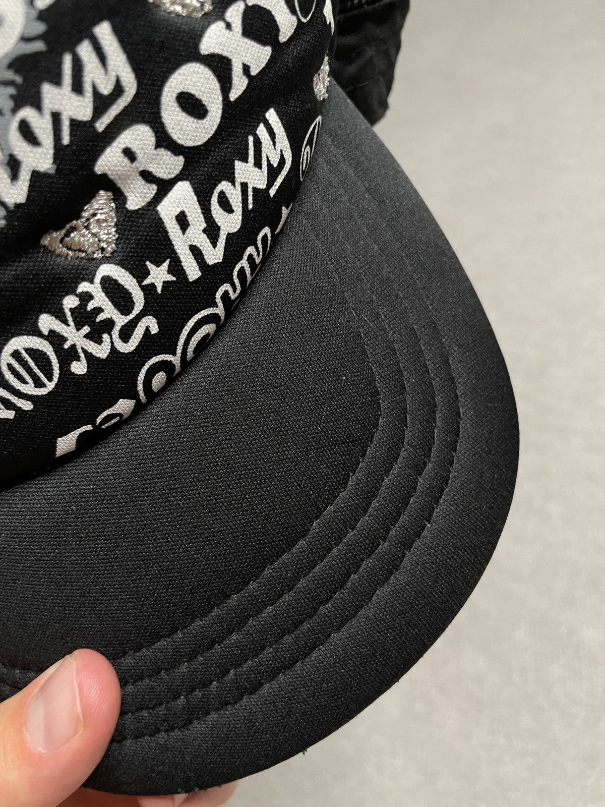 Vintage Vintage Black Trucker Cap Hat Print Roxy Drip Swag Size ONE SIZE - 4 Thumbnail