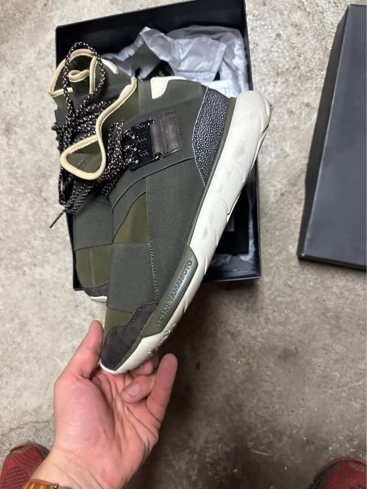 Y-3 Y3 runners in Oliver green Size 10 Size US 10 / EU 43 - 8 Thumbnail