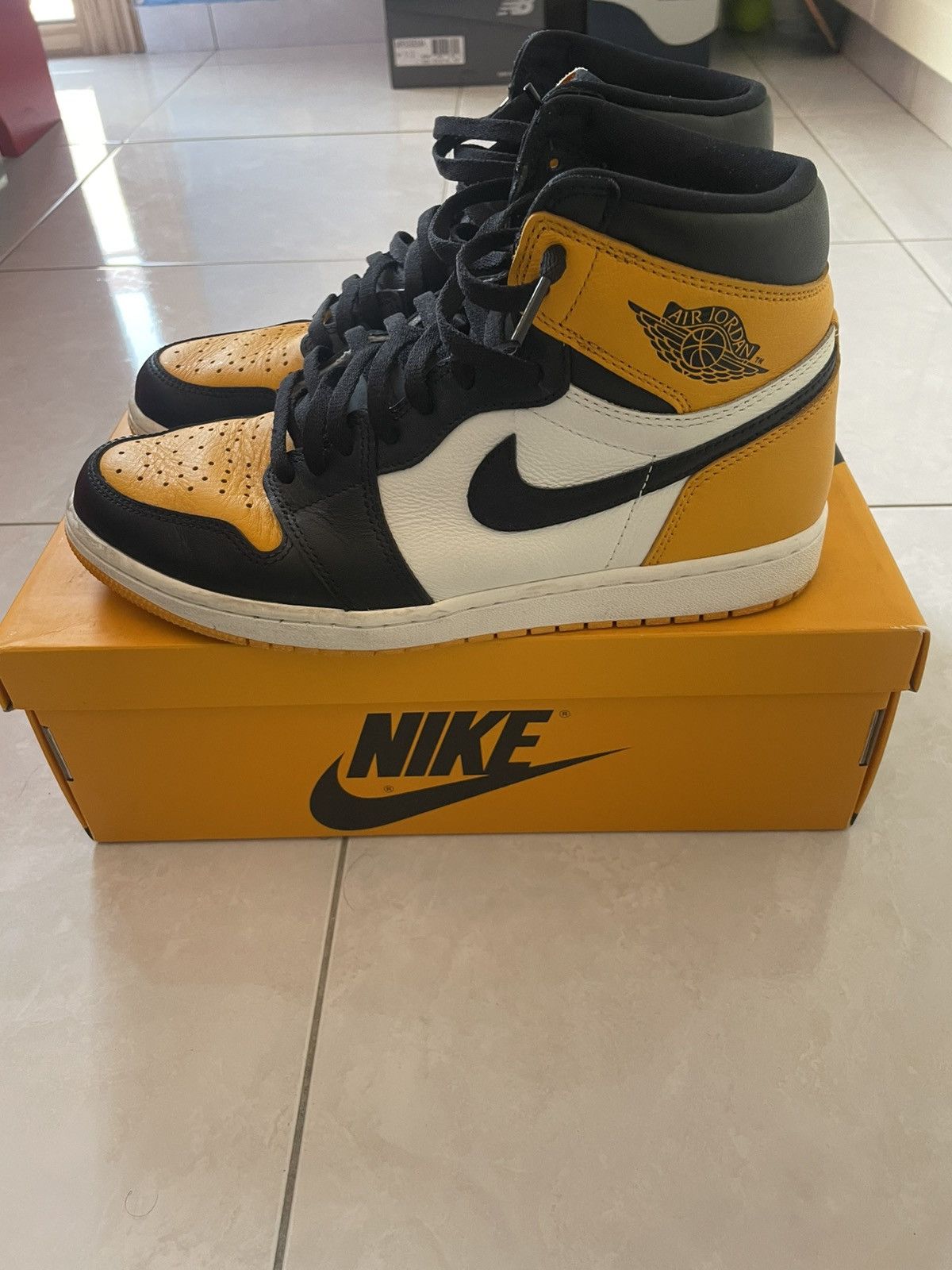 Jordan Brand × Nike AIR JORDAN 1 TAXI Size US 10 / EU 43 - 1 Thumbnail